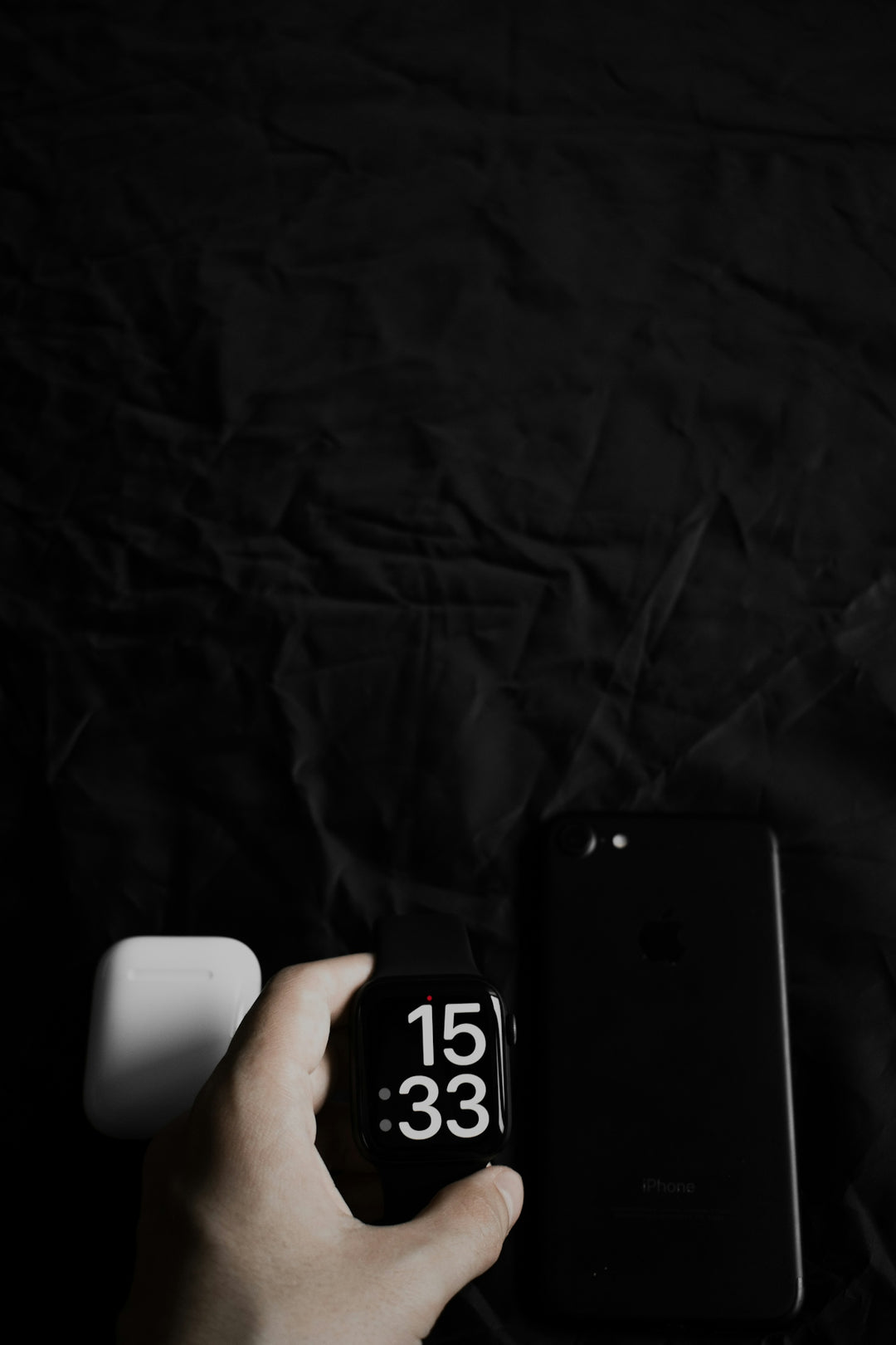 a hand holding a cellphone