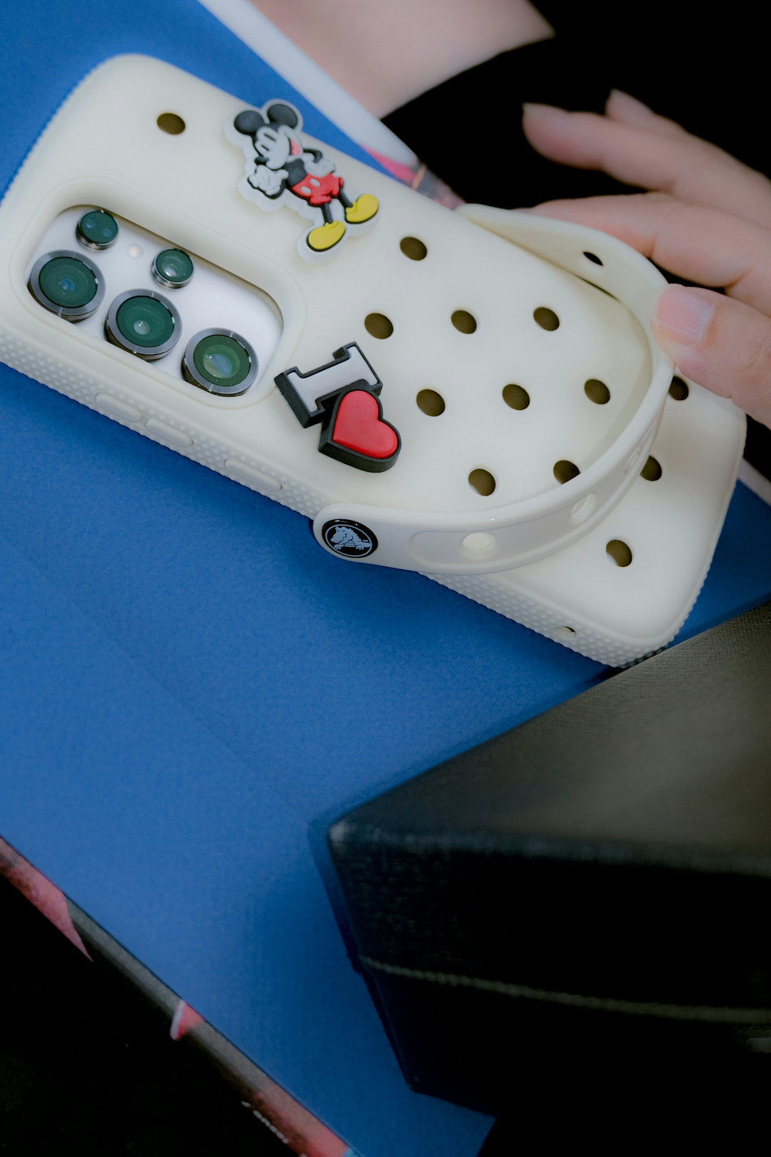 Smartphone case with mickey mouse and heart charms