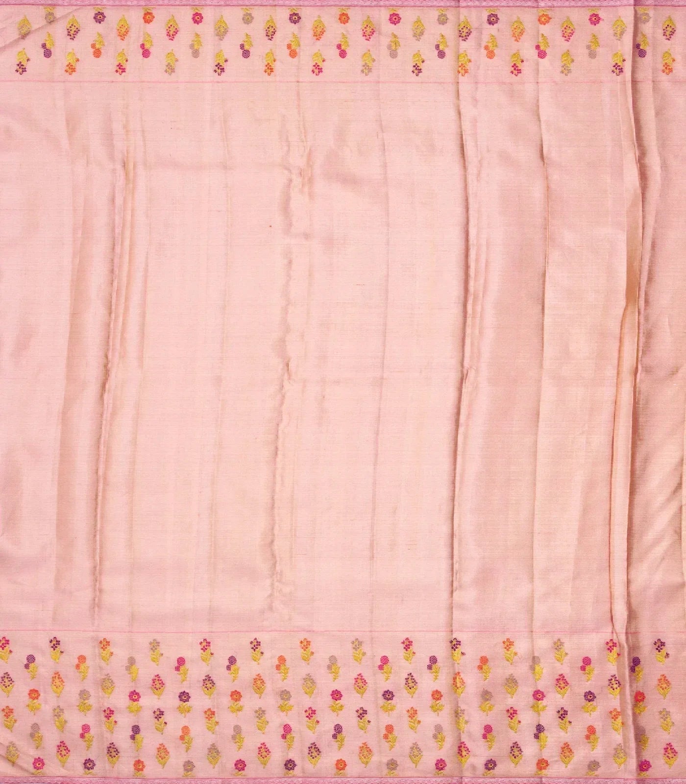 Cardamom Green Handloom Kanchipuram Tissue Silk Saree With Floral Motifs