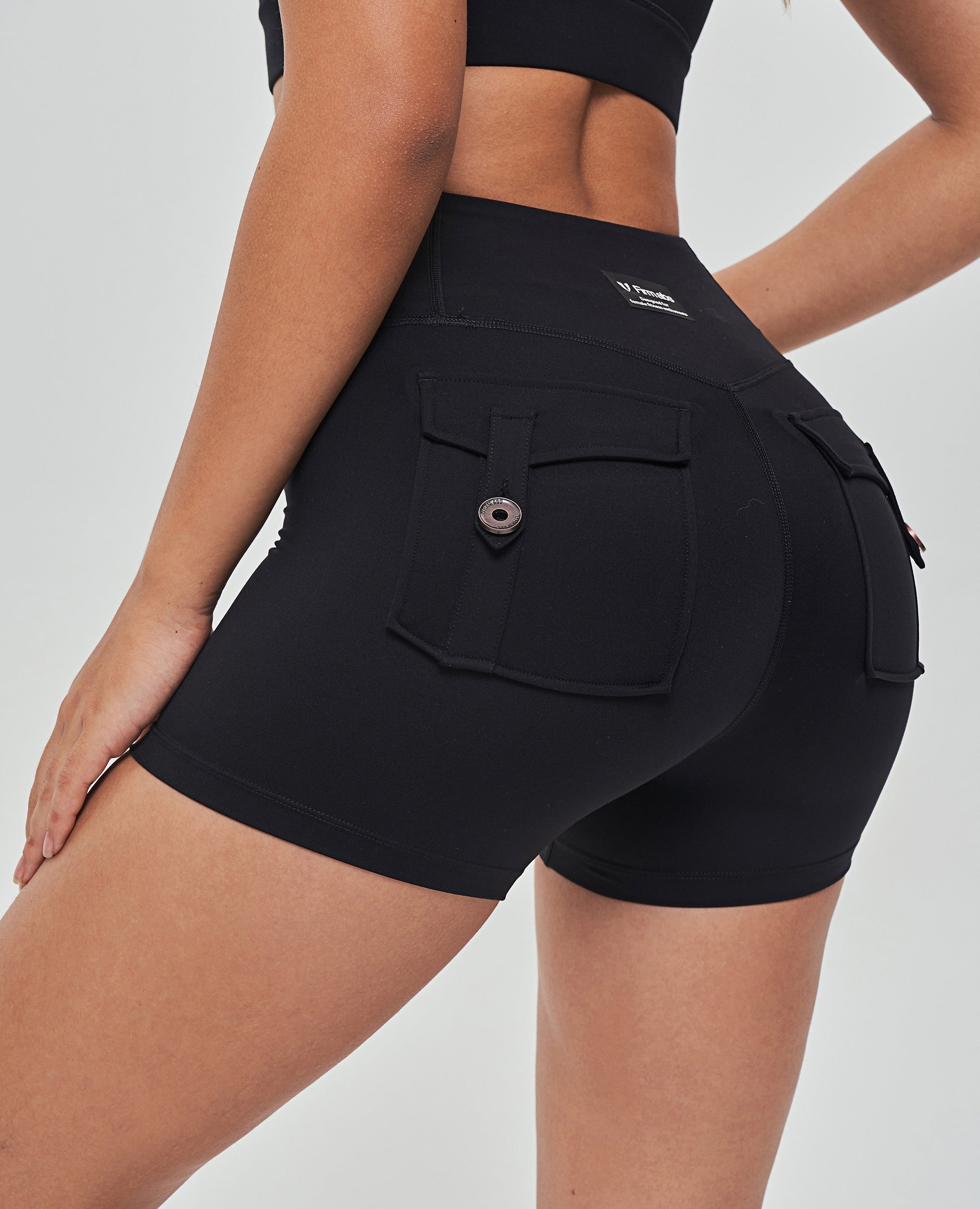 V-waist Cargo Shorts - Black