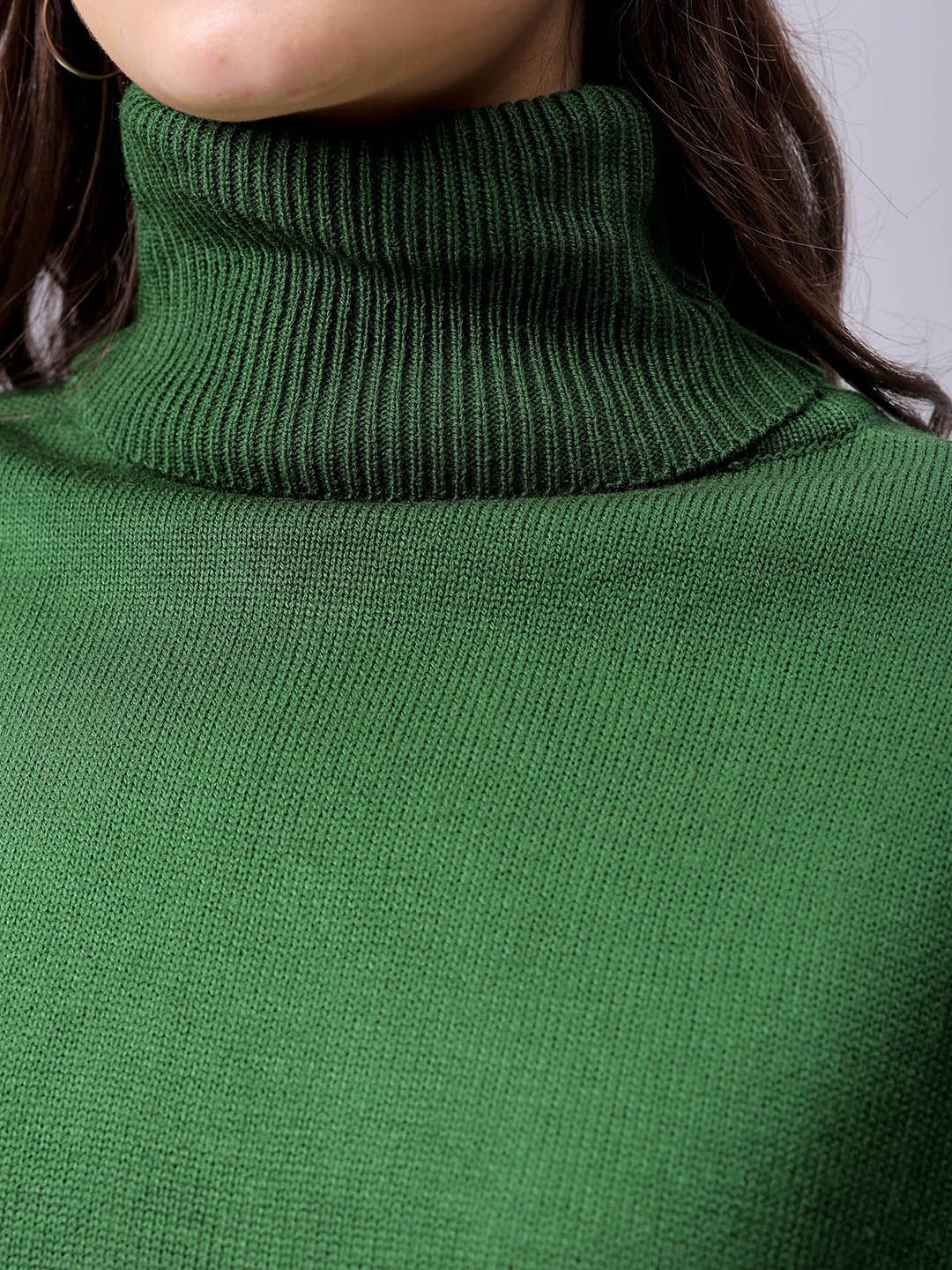 Women's Green Loose Fit High Neck Solid Sweater