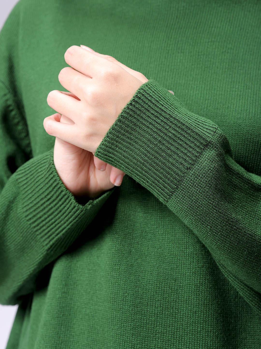 Women's Green Loose Fit High Neck Solid Sweater