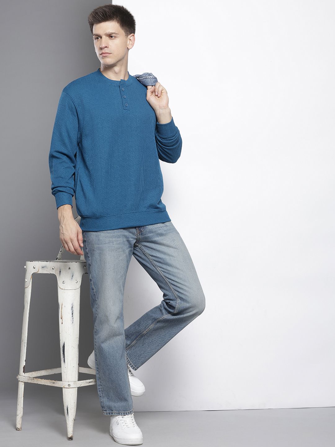 Men's Blue Relaxed Fit Self Design Sweatshirt