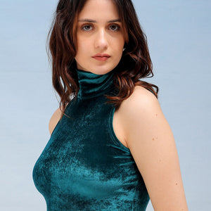 Women's Solid Fitted Velvet Crop Top