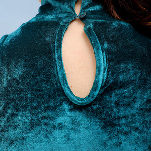 Women's Solid Fitted Velvet Crop Top