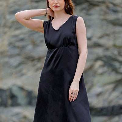 Women's Black Fit and Flare Solid V neck Pinafore Dress