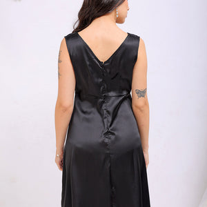 Women's Black Fit and Flare Solid V neck Pinafore Dress
