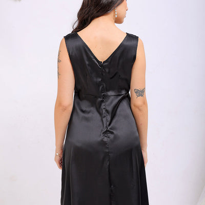 Women's Black Fit and Flare Solid V neck Pinafore Dress