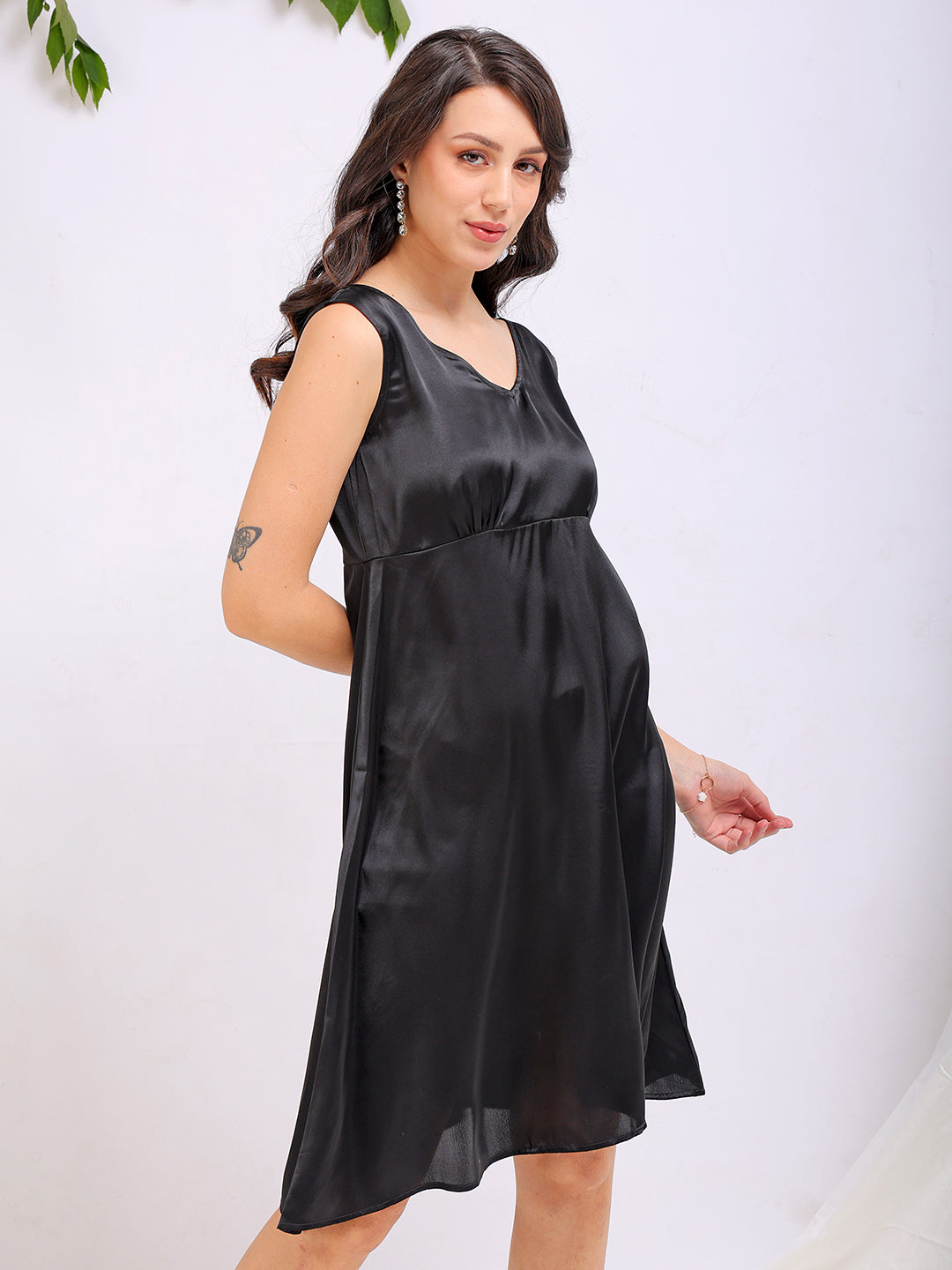 Women's Black Fit and Flare Solid V neck Pinafore Dress