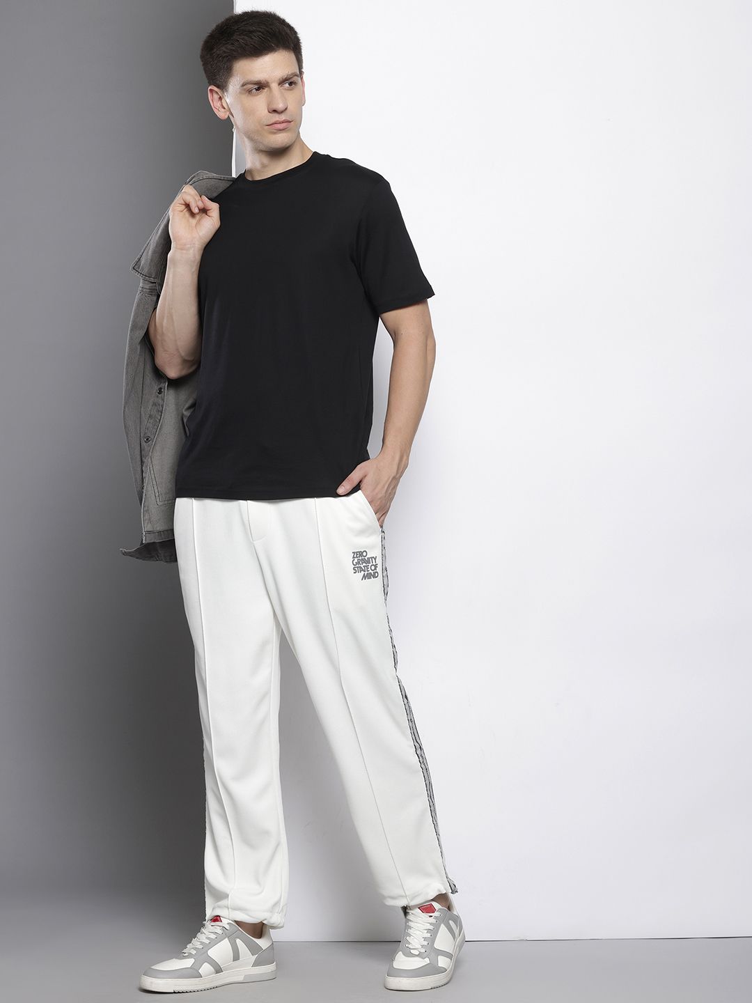 Men's White Relaxed Fit Printed Wide Leg Joggers