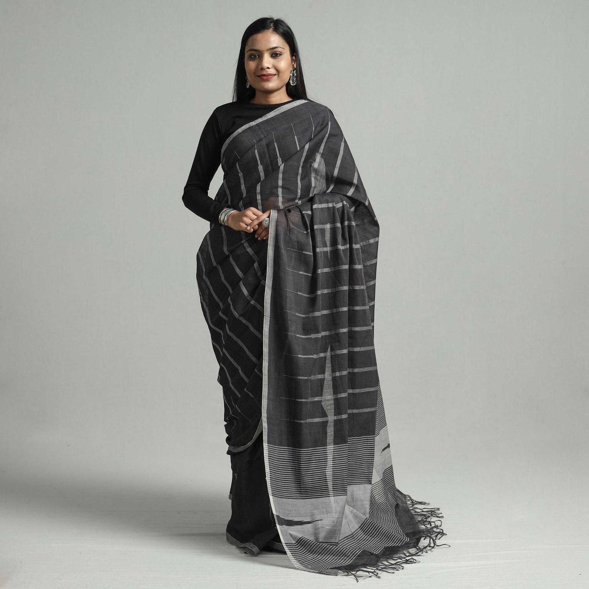 Black - Godavari Jamdani Cotton Handspun Handloom Saree