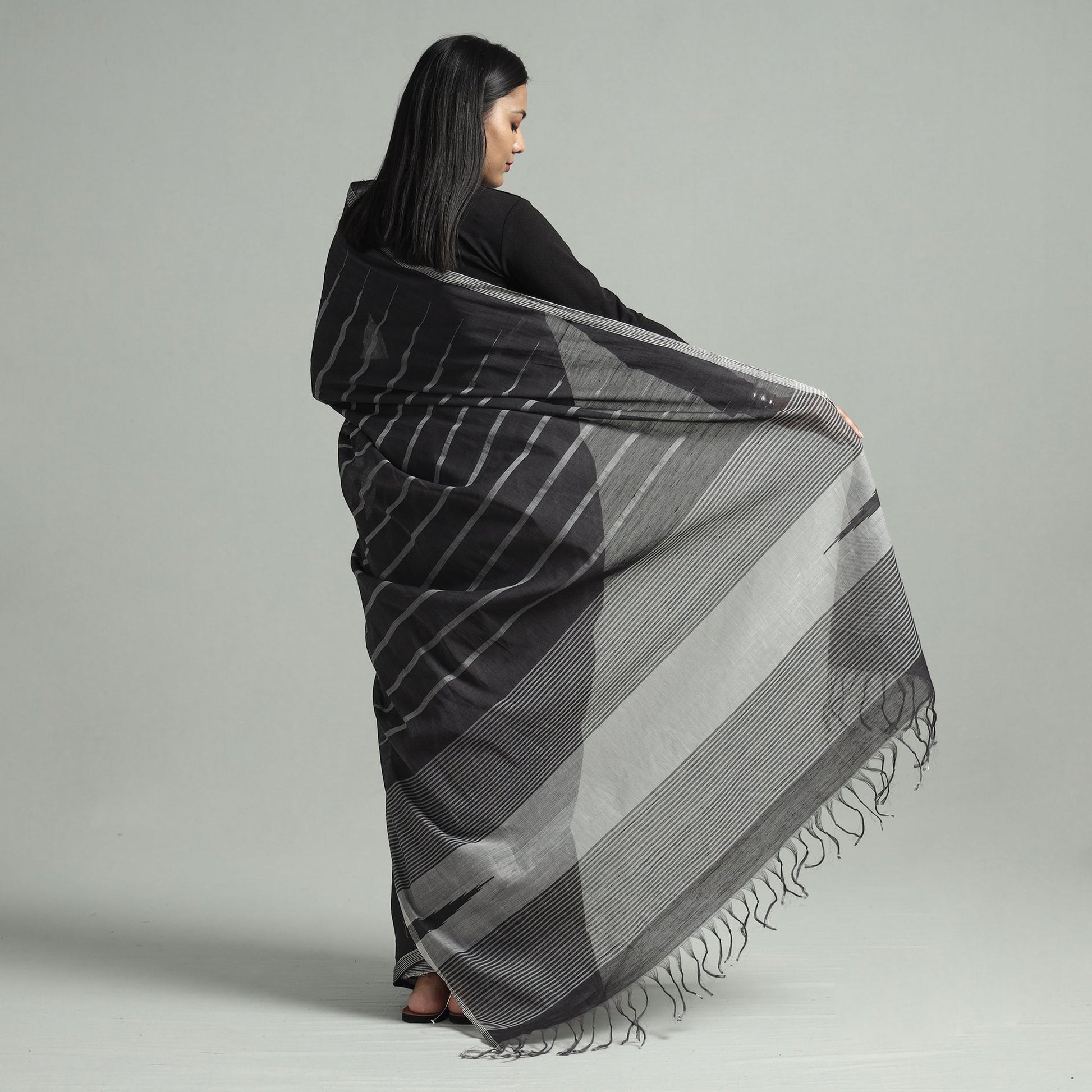Black - Godavari Jamdani Cotton Handspun Handloom Saree