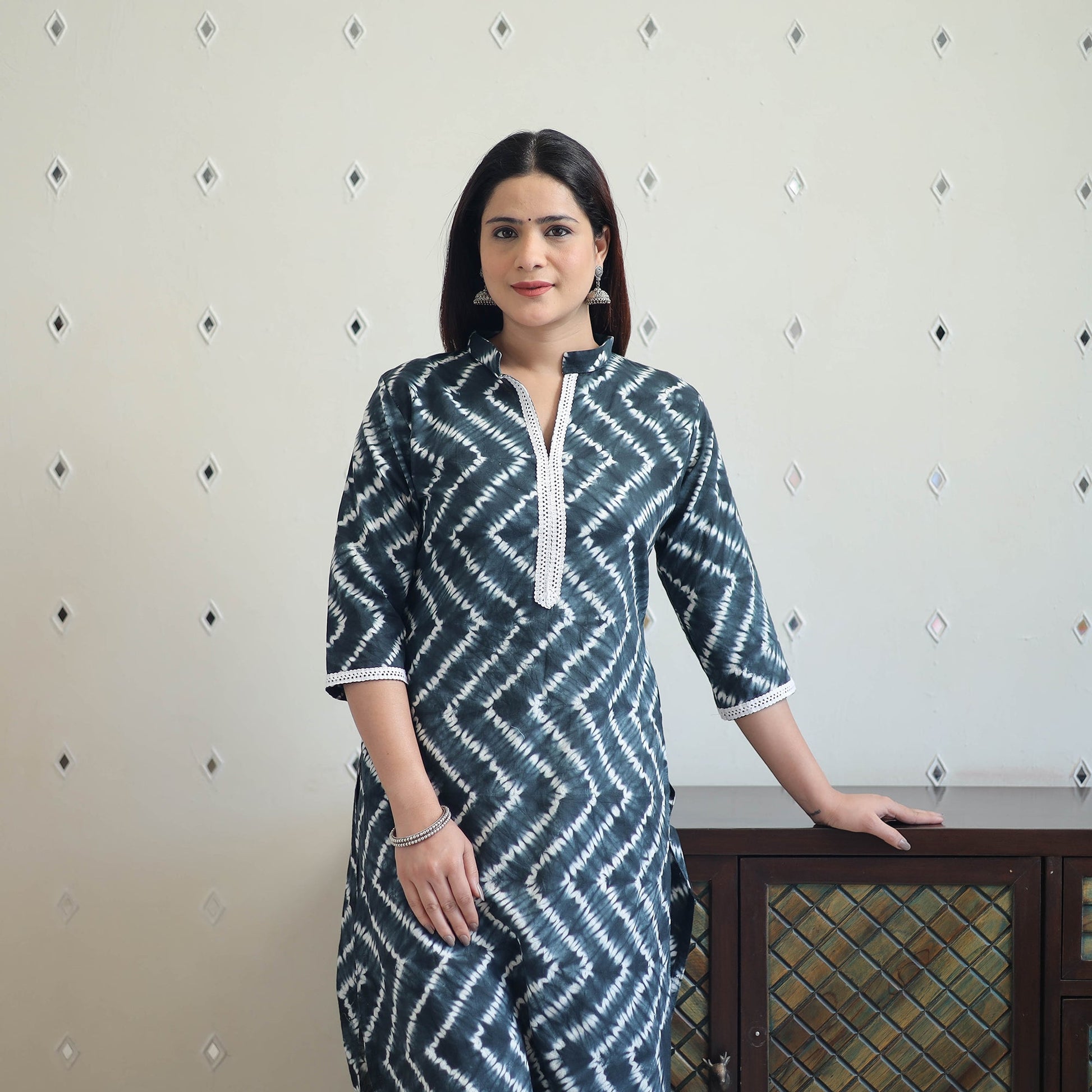 Black - Tie & Dye Cotton Straight Shibori Kurta 11