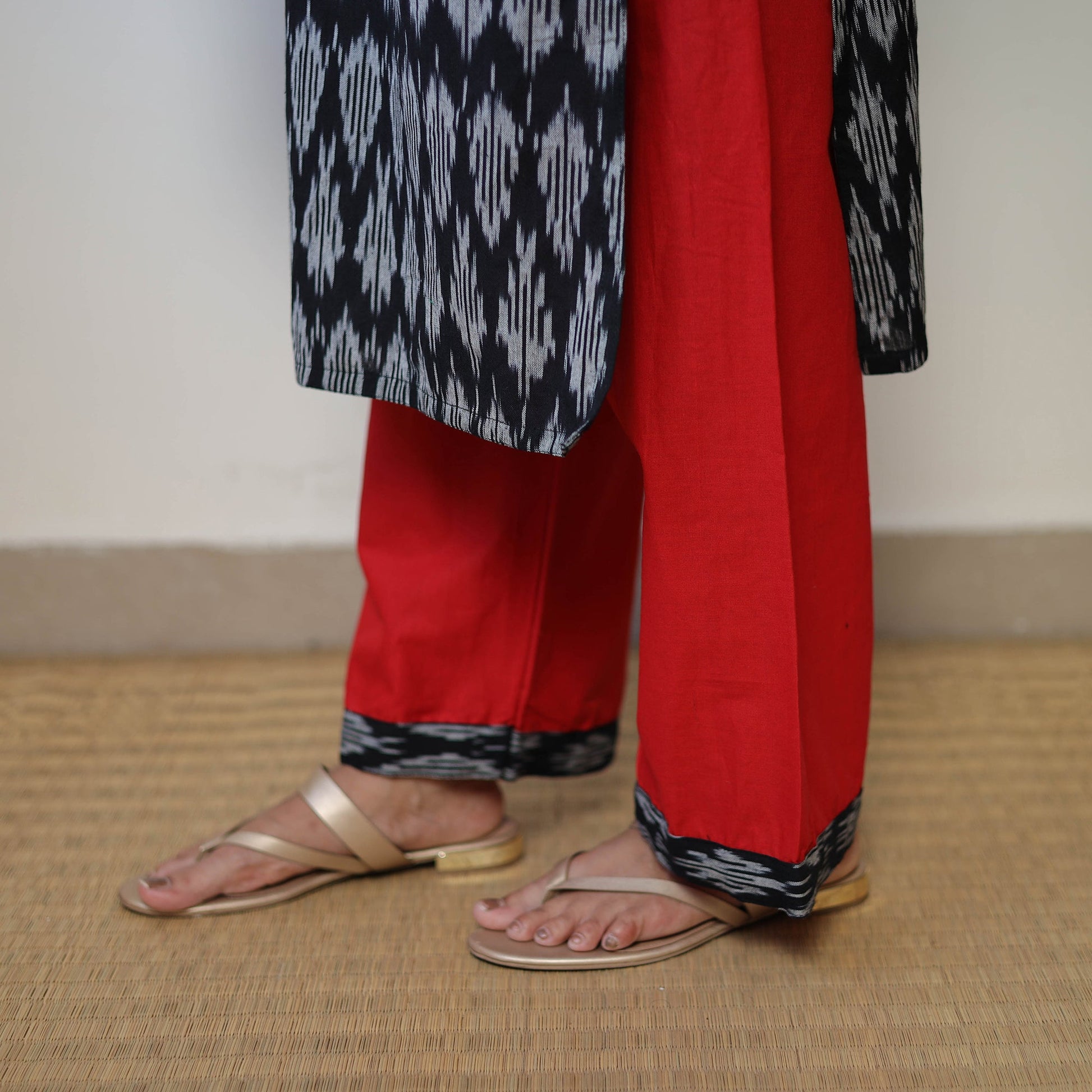 Black - Handloom Cotton Pochampally Ikat Kurta Set 09