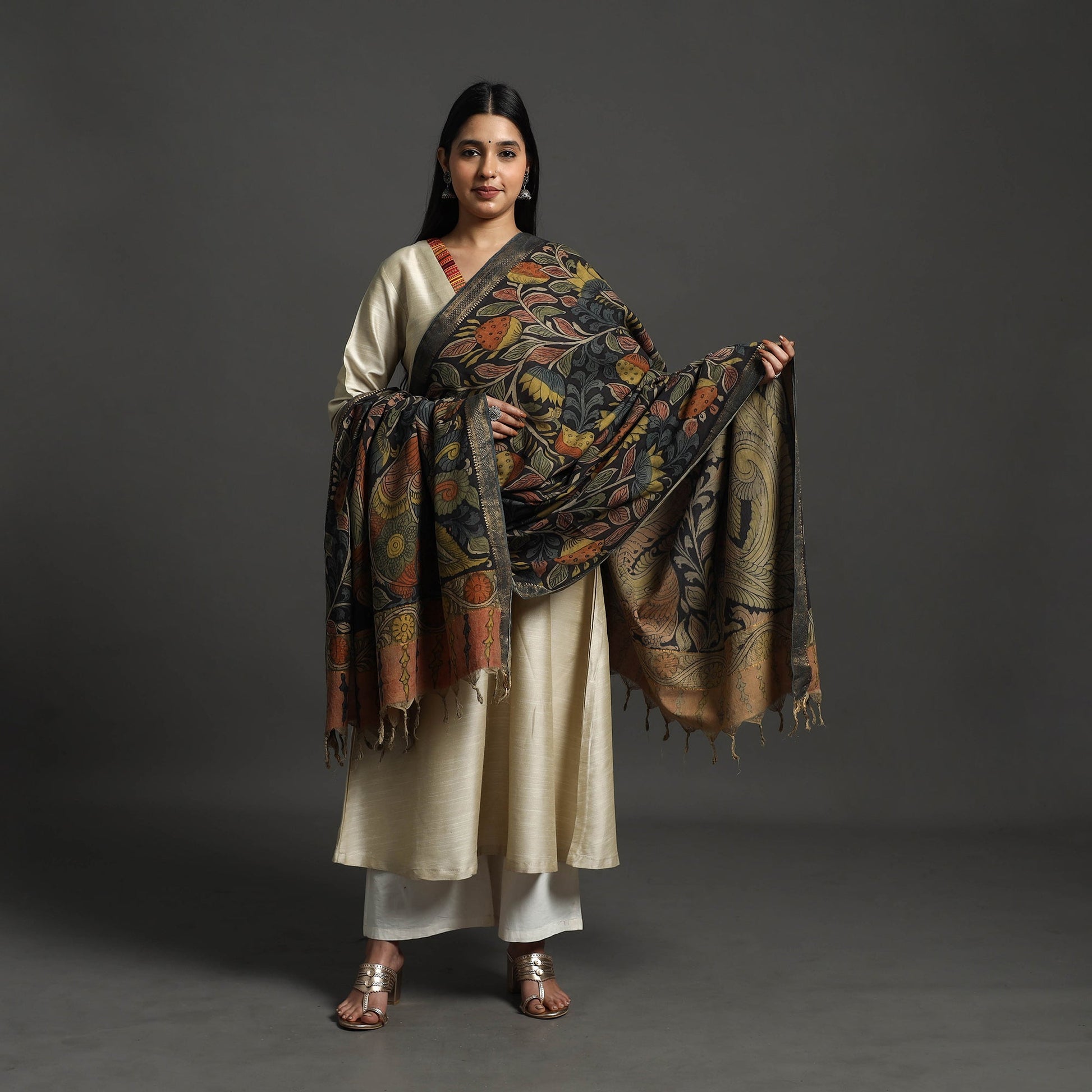 Black - Mangalagiri Cotton Handpainted Pen Work Kalamkari Dupatta 04