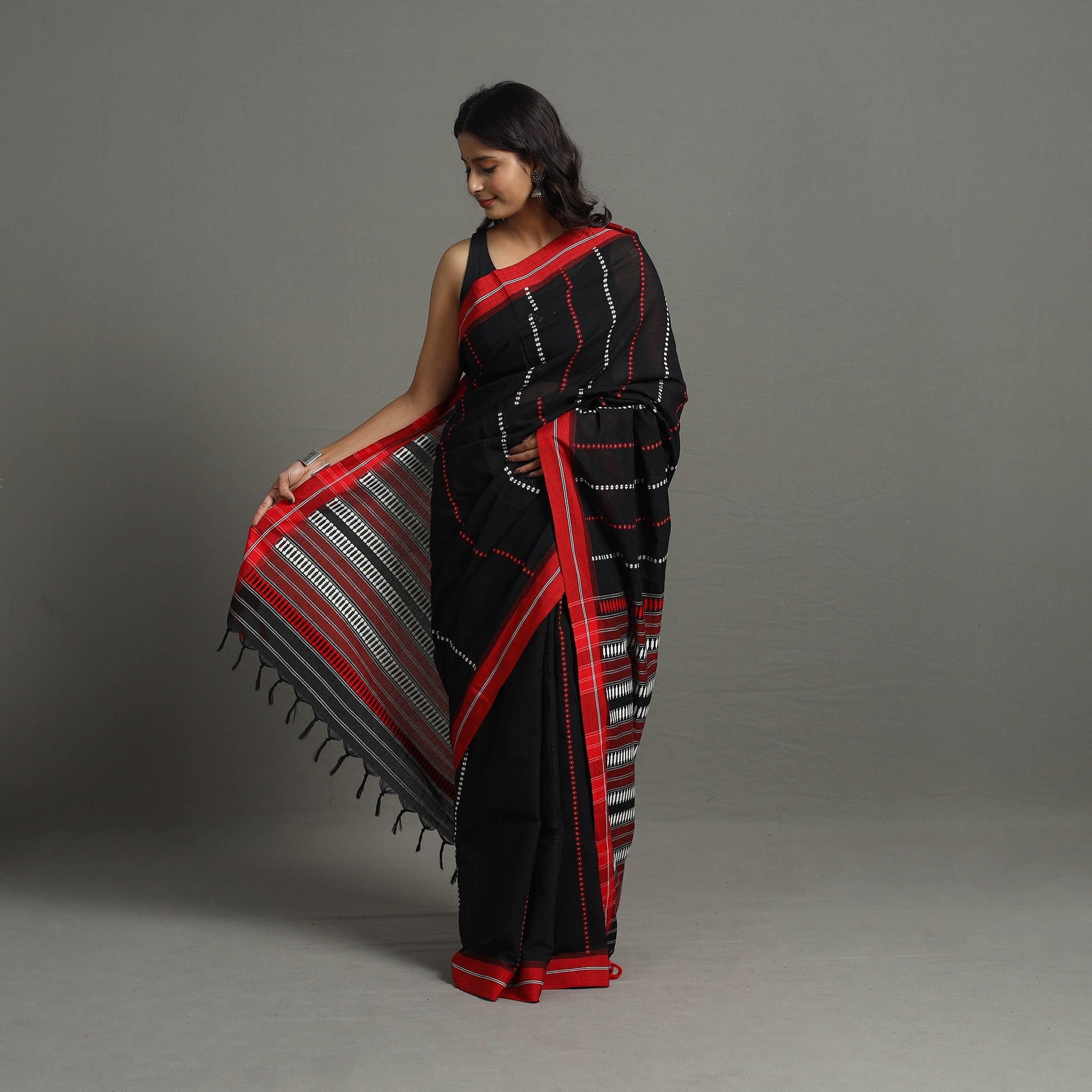 Black - Bengal Handwoven Cotton Begampuri Saree 09