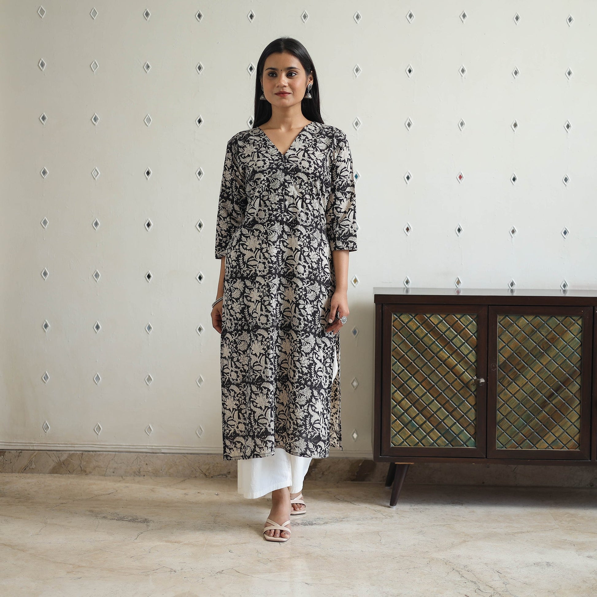 Black - Hand Block Printed Cotton Straight Bagru Kurta 08