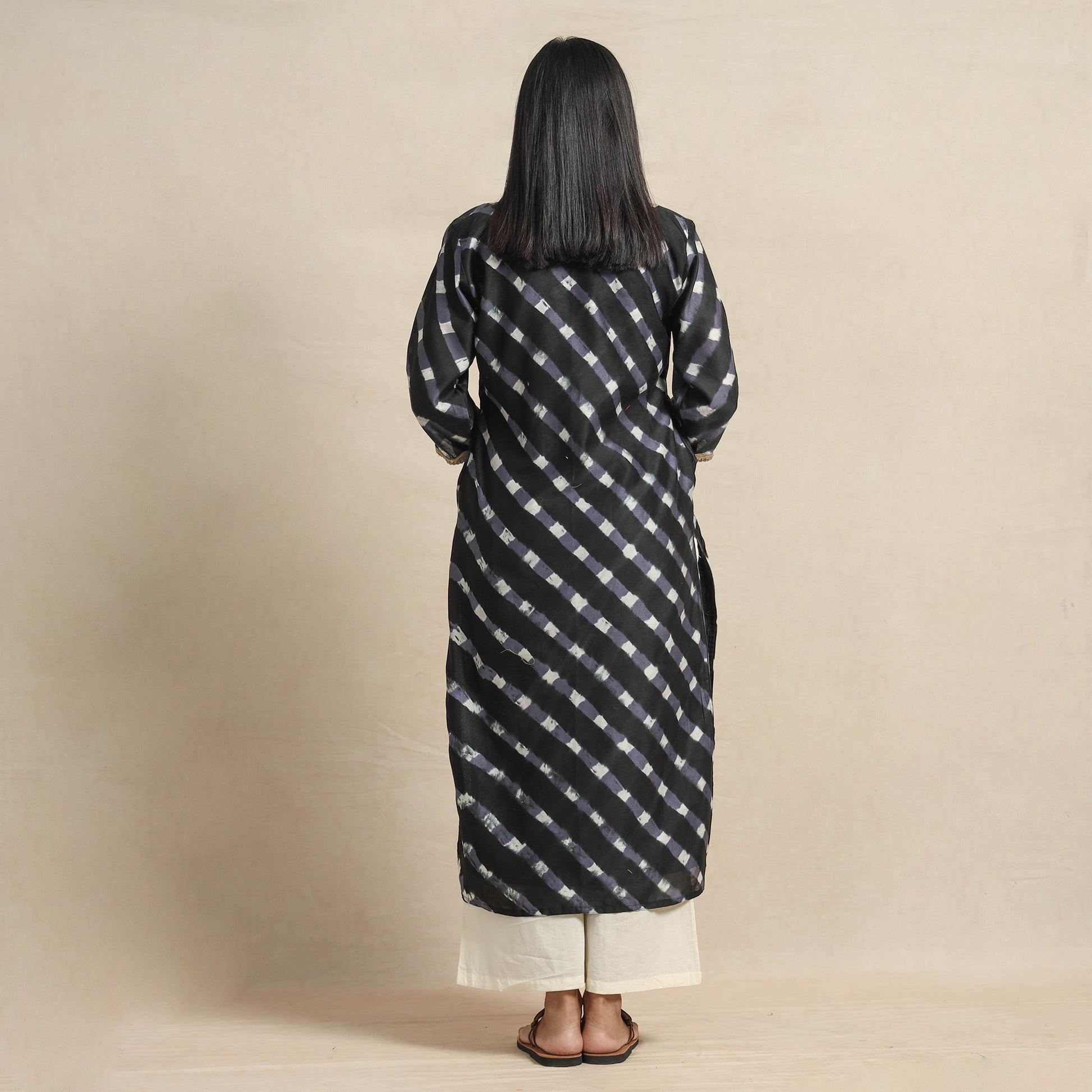 Black - Leheriya Tie-Dye Chanderi Silk Straight Kurta with Lace Work
