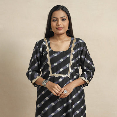 Black - Leheriya Tie-Dye Chanderi Silk Straight Kurta with Lace Work