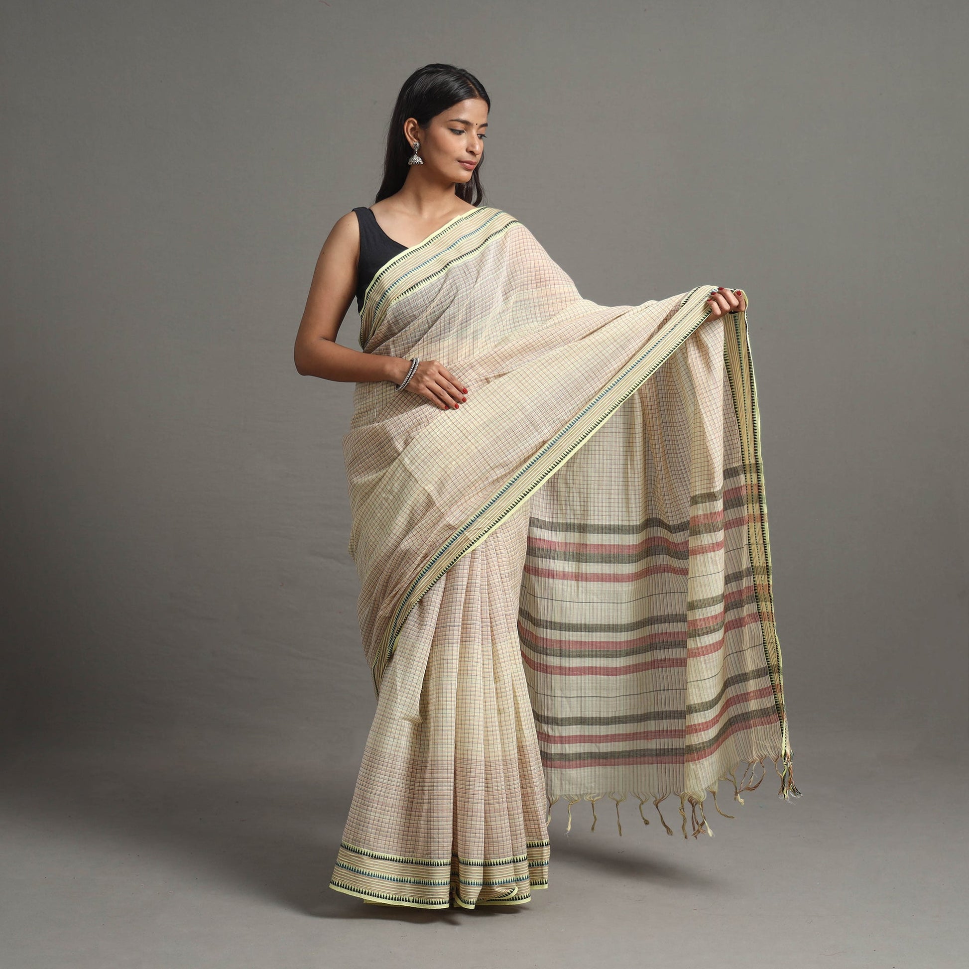 Beige - Narayanpet Checks Chakkar Dobby Cotton Handloom Saree 110