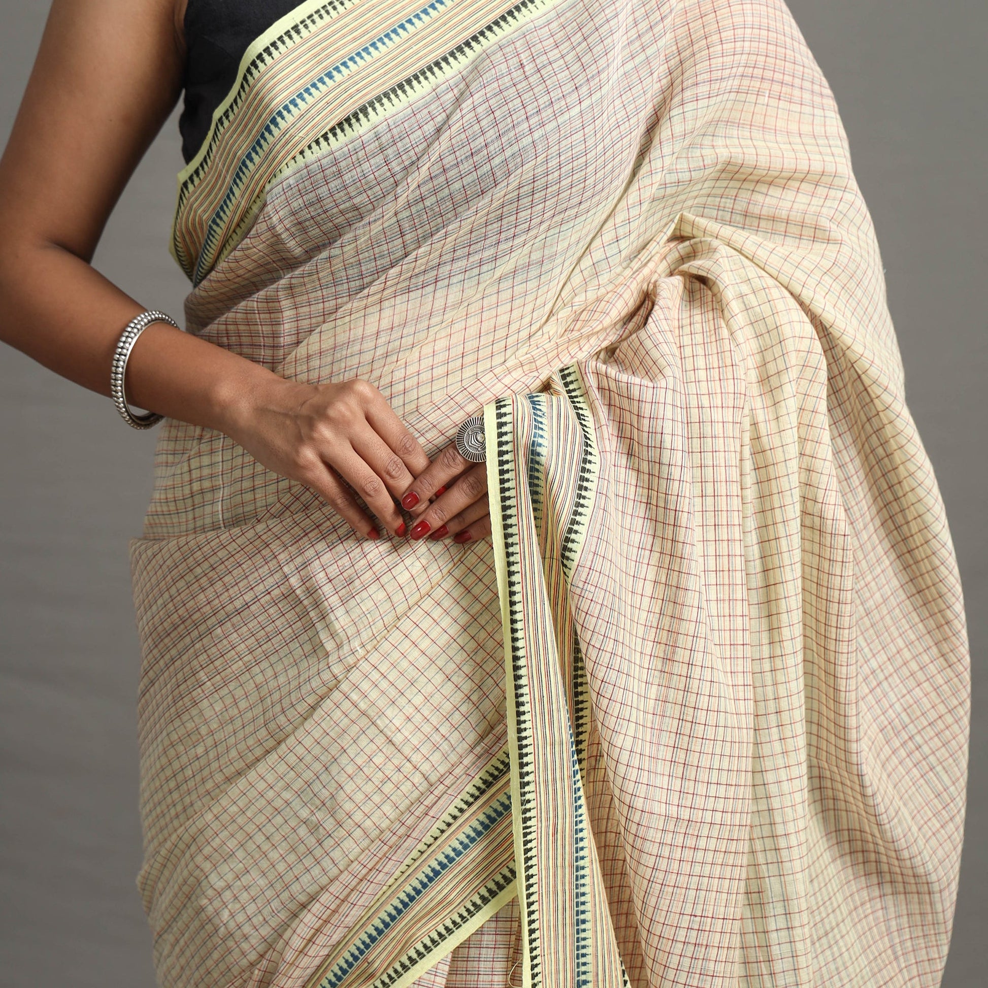 Beige - Narayanpet Checks Chakkar Dobby Cotton Handloom Saree 110