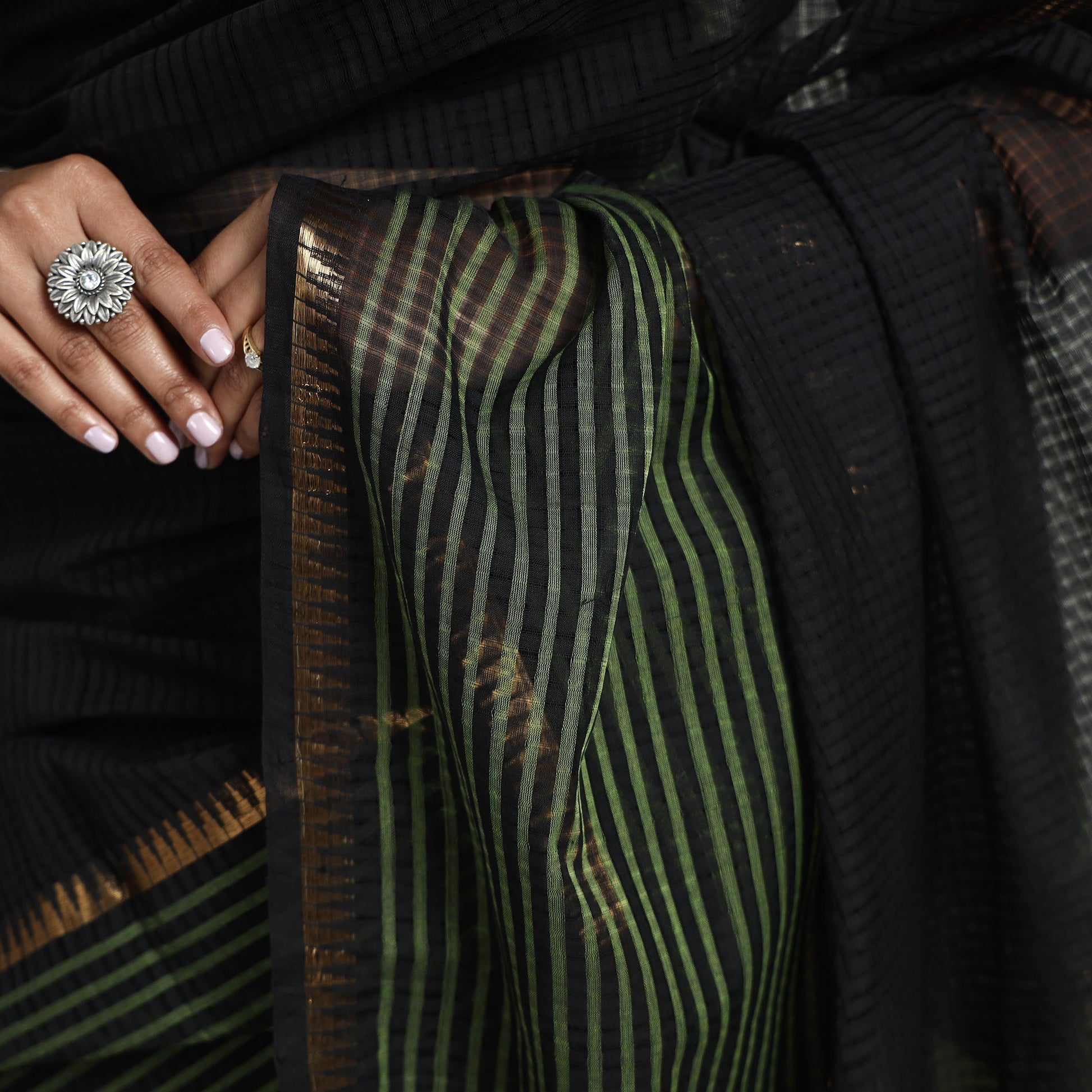 Black - Mangalagiri Missing Checks Cotton Handloom Saree with Pochampally Ikat Blouse Piece