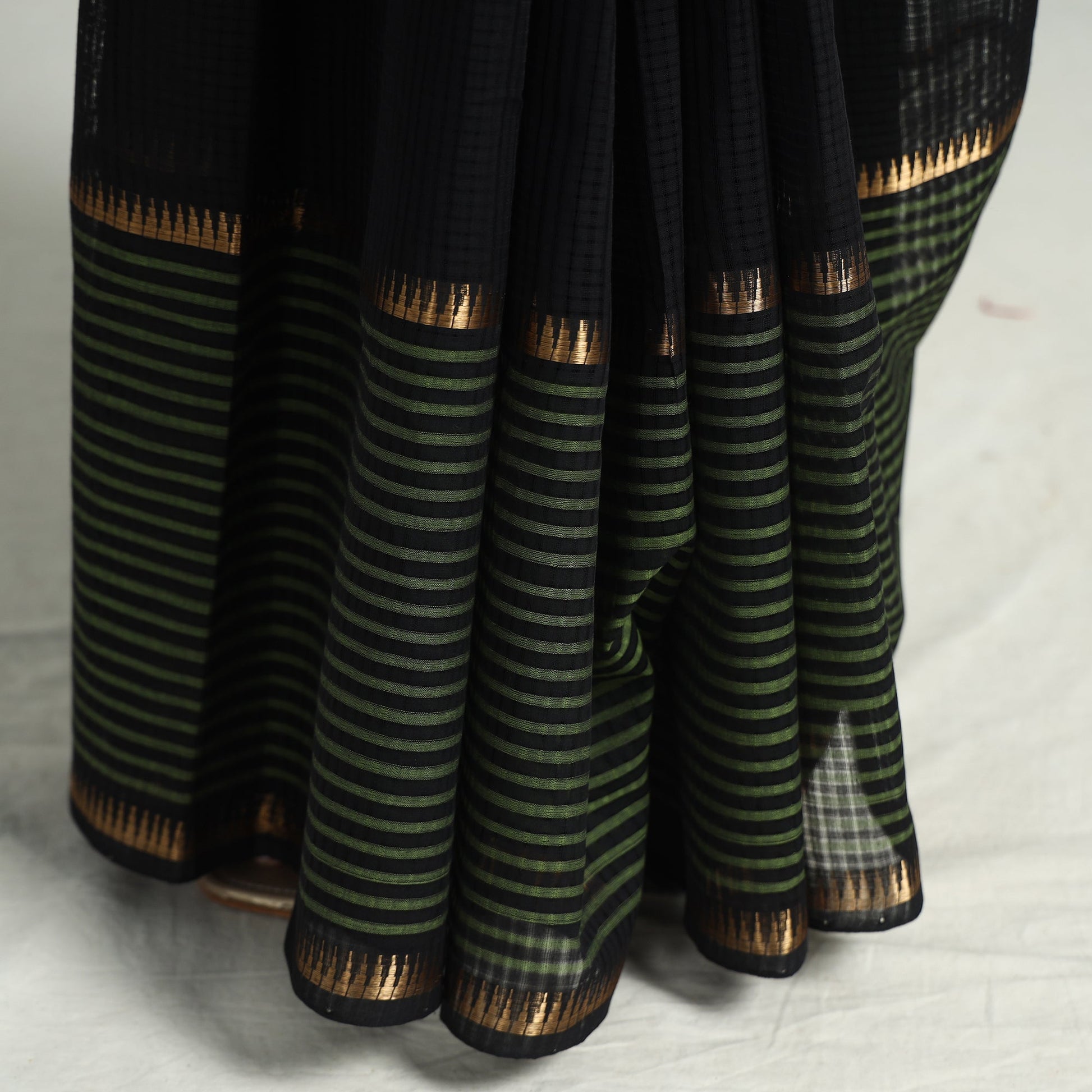 Black - Mangalagiri Missing Checks Cotton Handloom Saree with Pochampally Ikat Blouse Piece