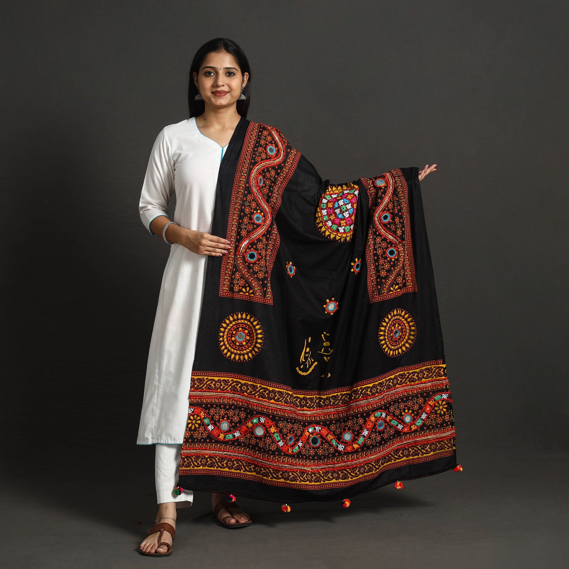 Mirror Work Printed Cotton Kutch Embroidery Dupatta 02