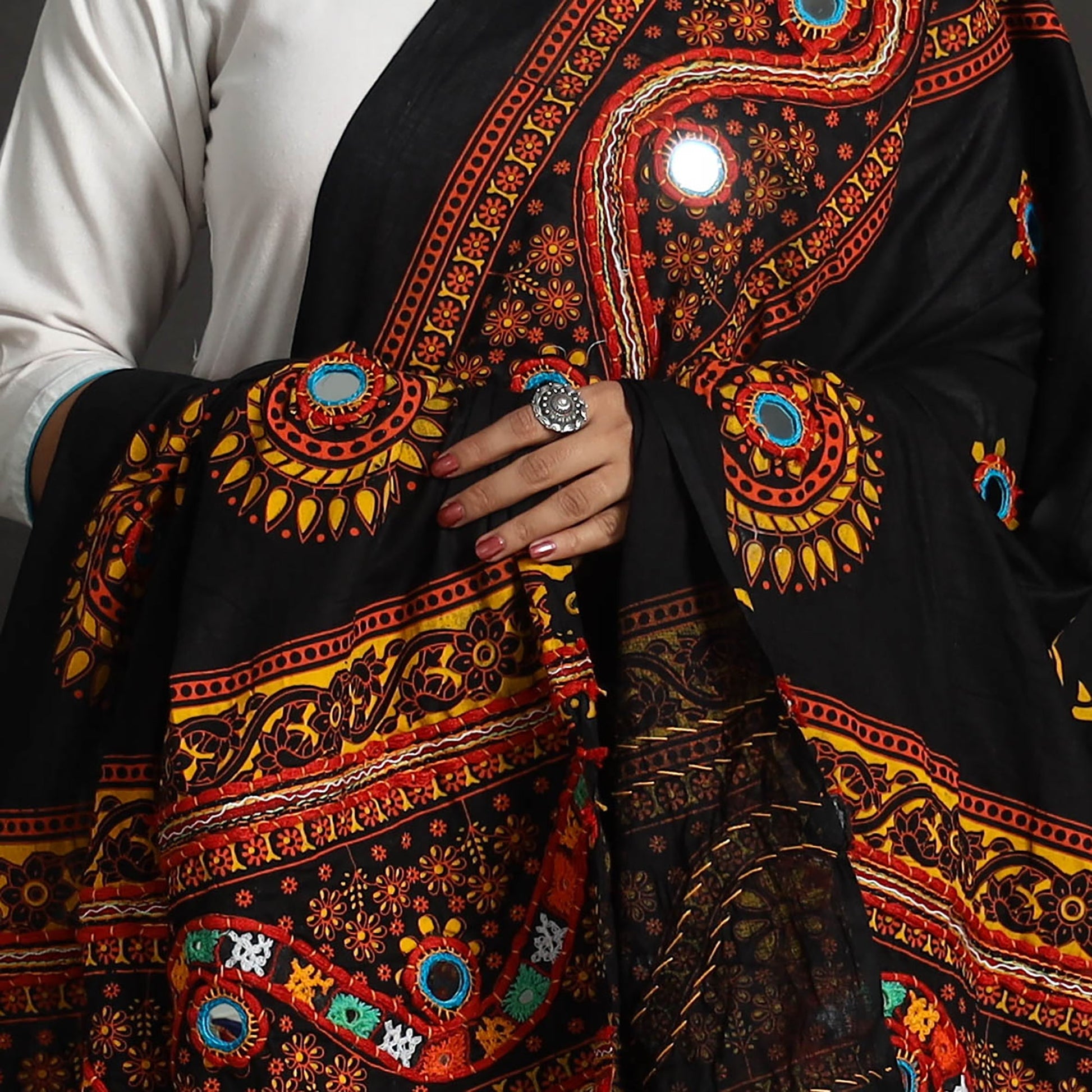 Mirror Work Printed Cotton Kutch Embroidery Dupatta 02