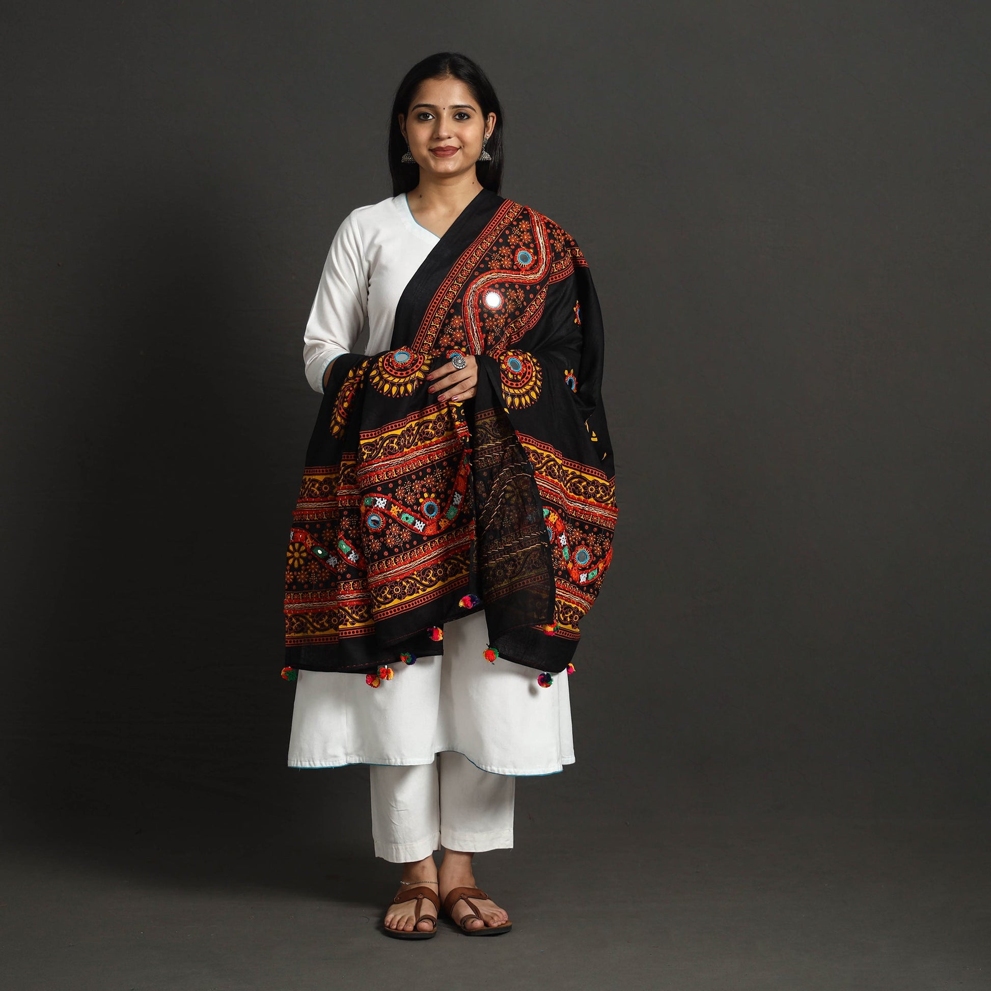Mirror Work Printed Cotton Kutch Embroidery Dupatta 02