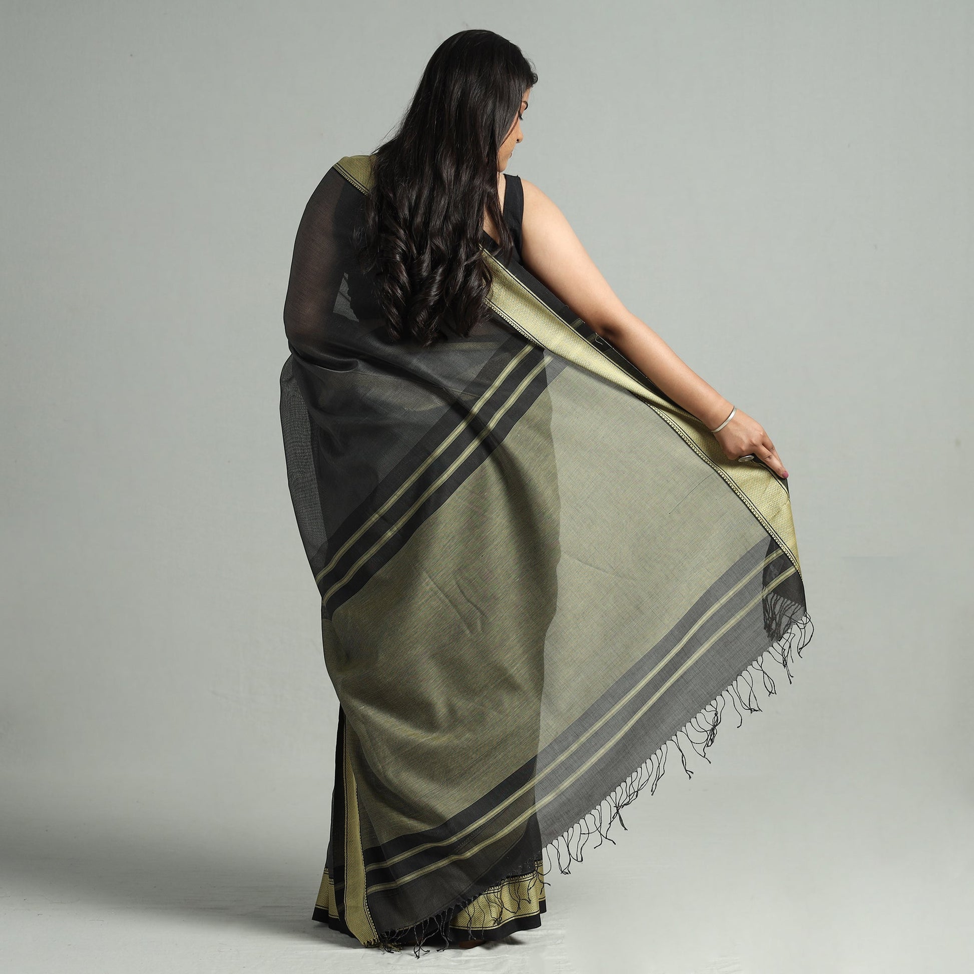 Black - Traditional Handloom Zari Work Maheshwari Silk Saree 63