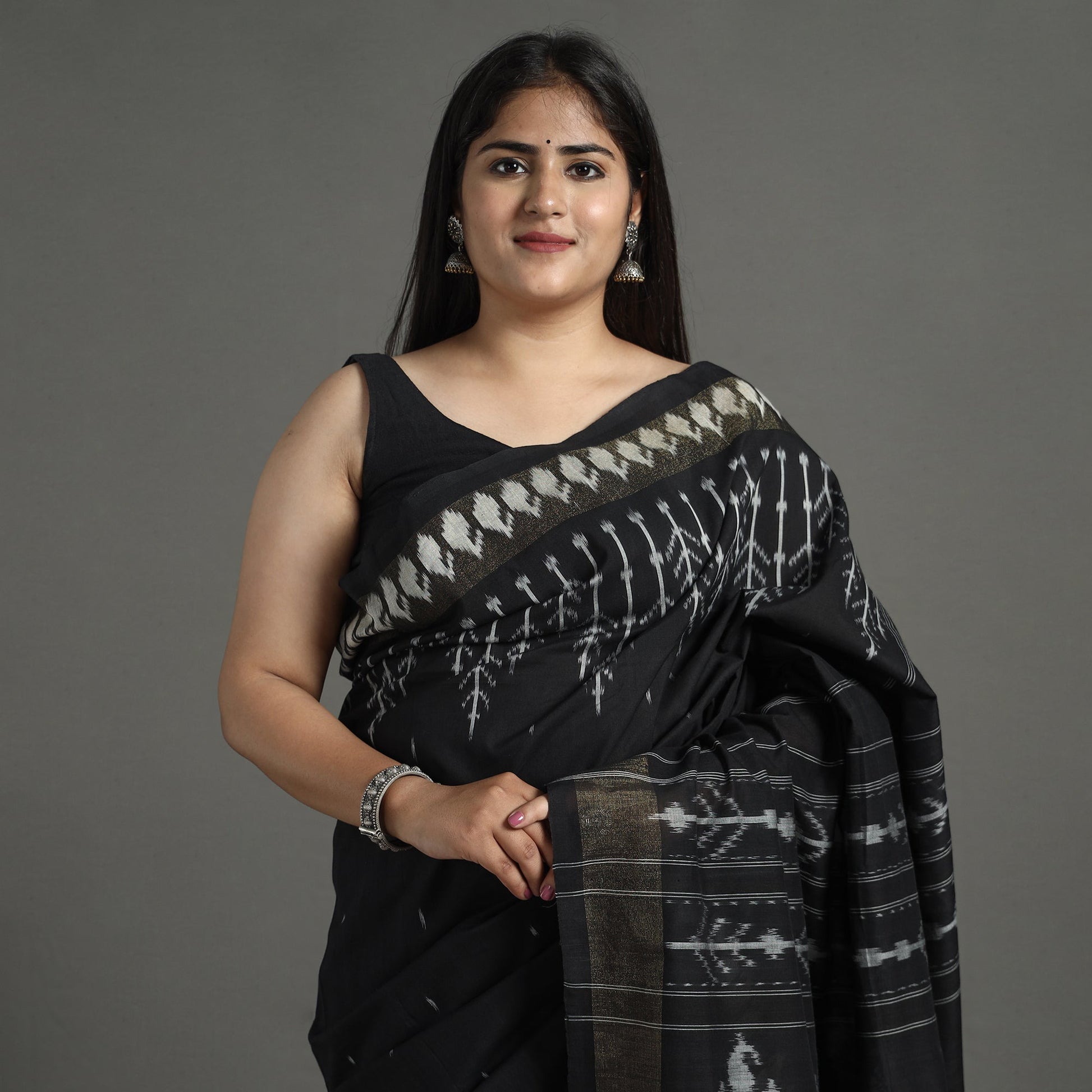 Black - Pochampally Ikat Weave Pure Handloom Cotton Saree 09