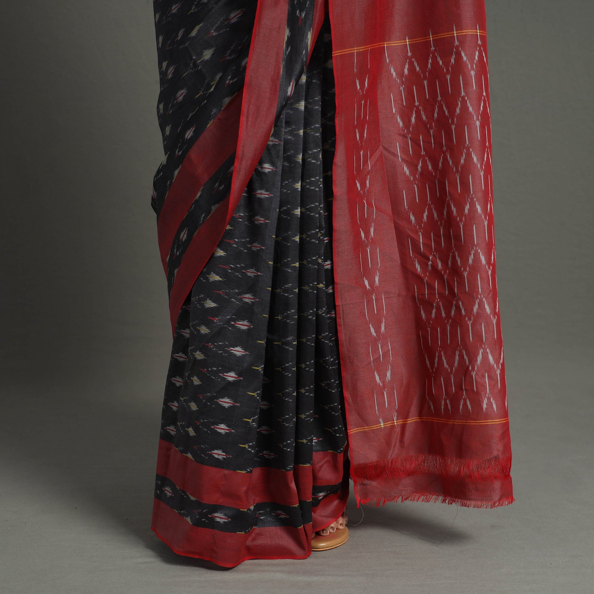 Black - Mercerised Cotton Pochampally Ikat Saree 22