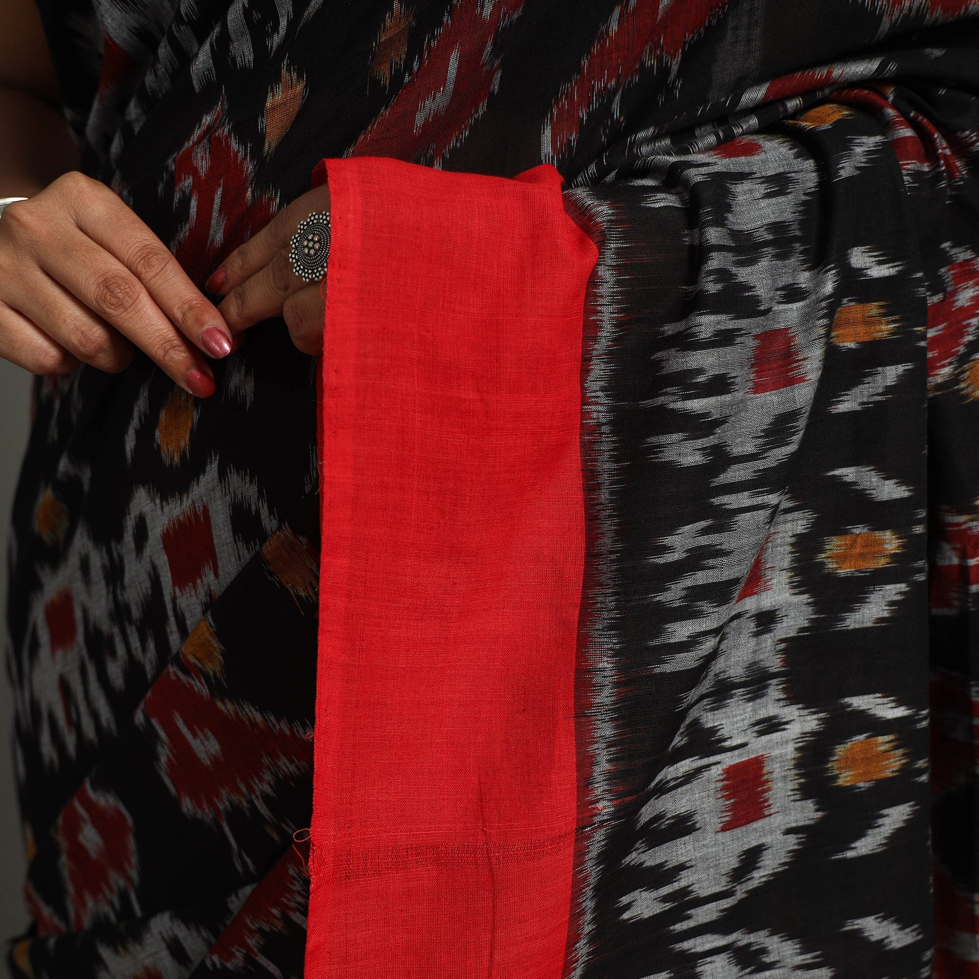 Black - Mercerised Cotton Handloom Pochampally Ikat Saree 27