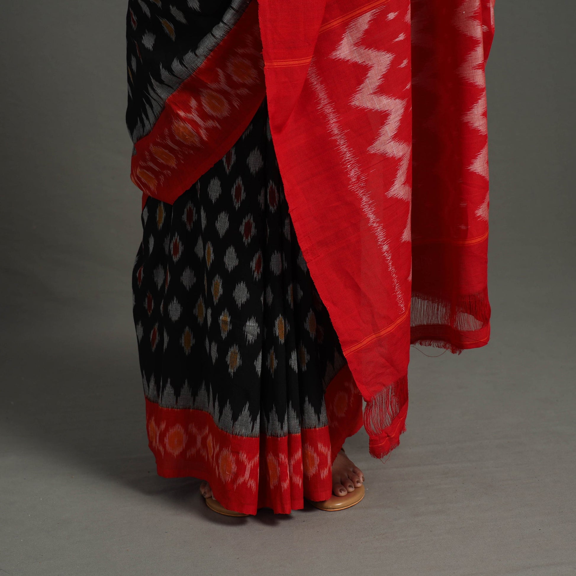 Black - Mercerised Cotton Handloom Pochampally Ikat Saree 30