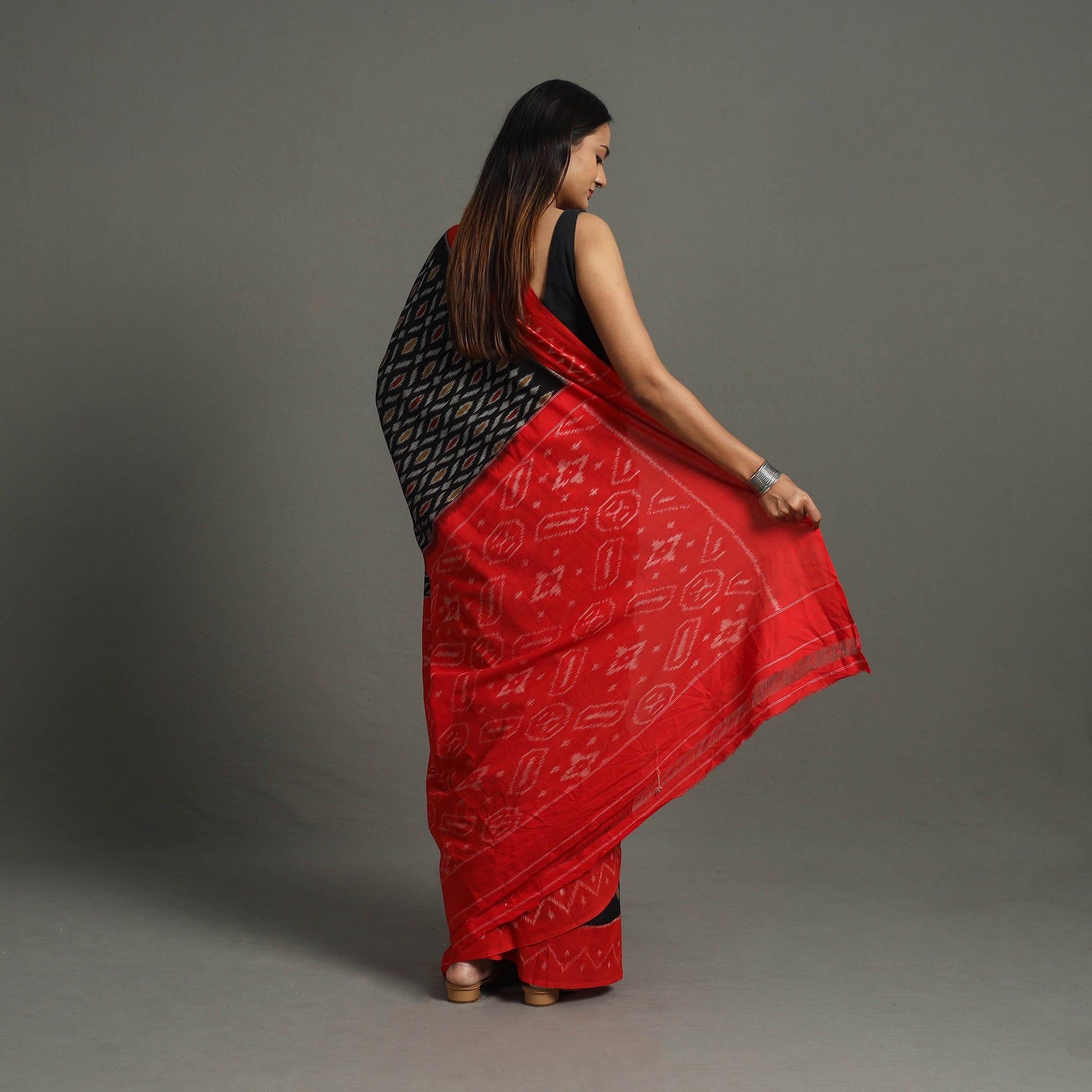 Black - Mercerised Cotton Handloom Pochampally Ikat Saree 31