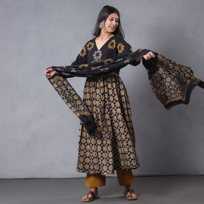 Black - Flared Cotton Hand Batik Print Kurta Set 02