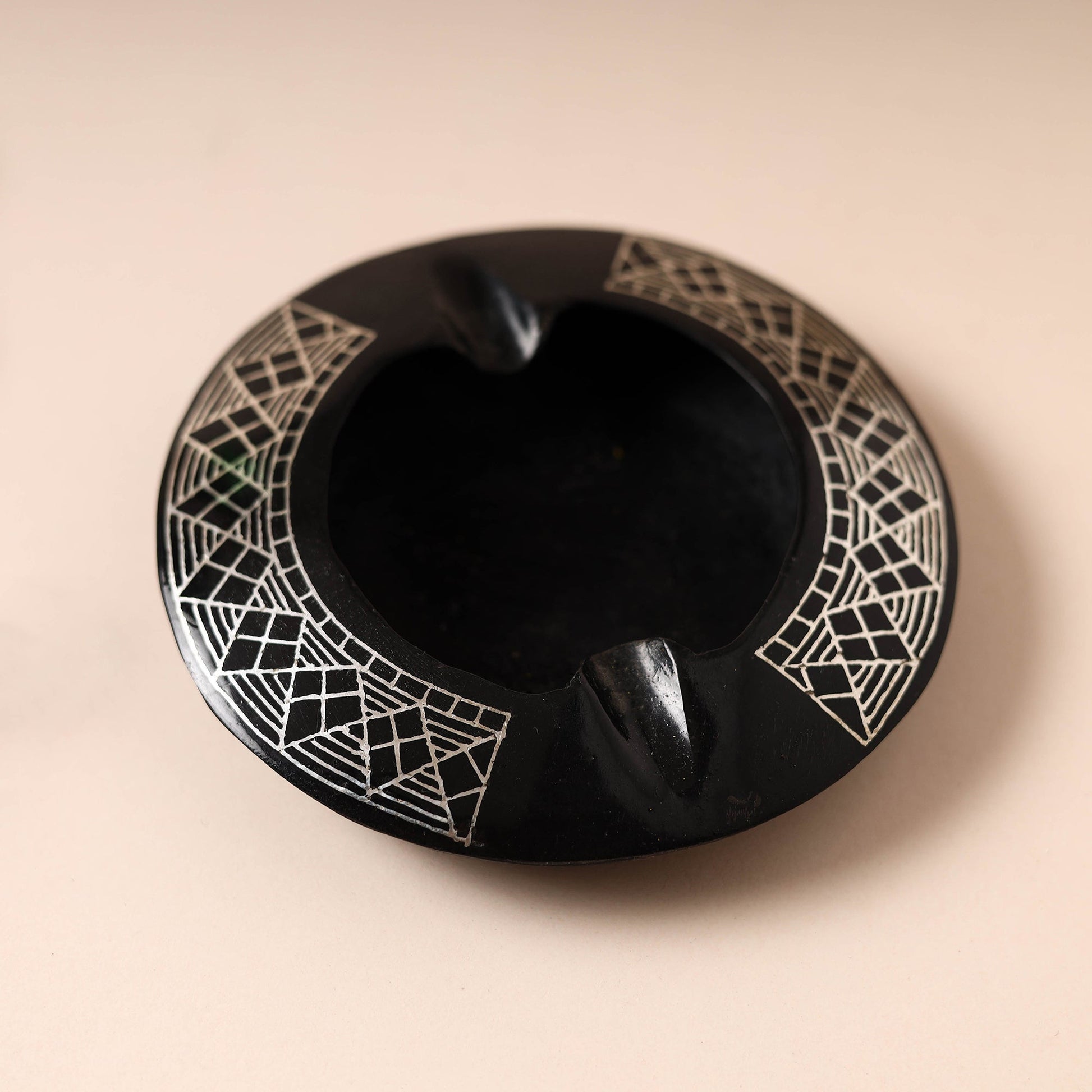 Bidri Work Pure Silver Inlay Ashtray 01