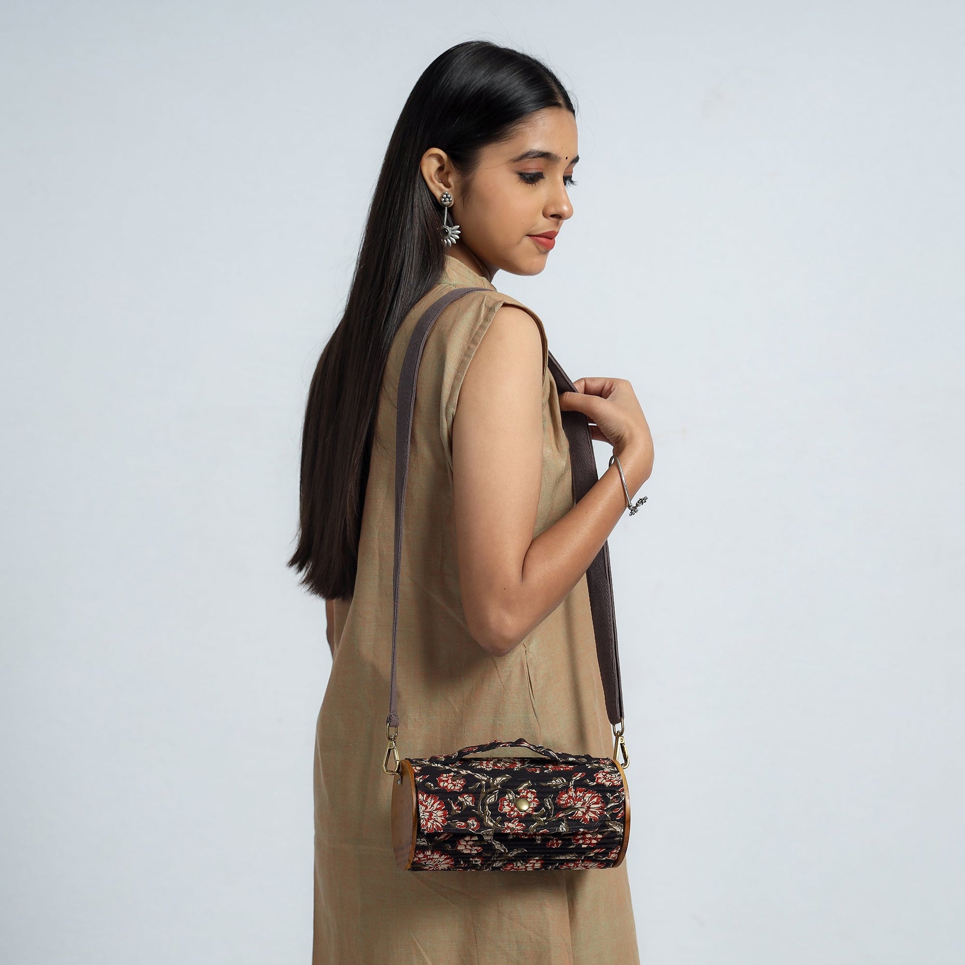 Black - DIY Round Sling Bag / Clutch With Changeable Sleeve