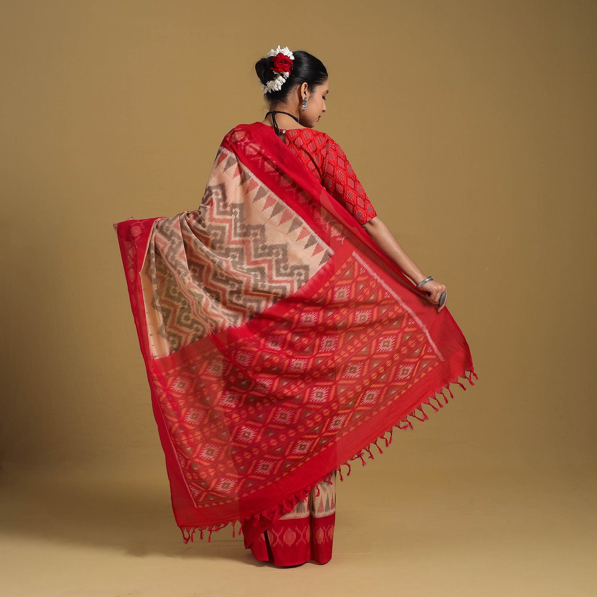 Beige - Telia Rumal Handloom Cotton Pochampally Double Ikat Saree 05