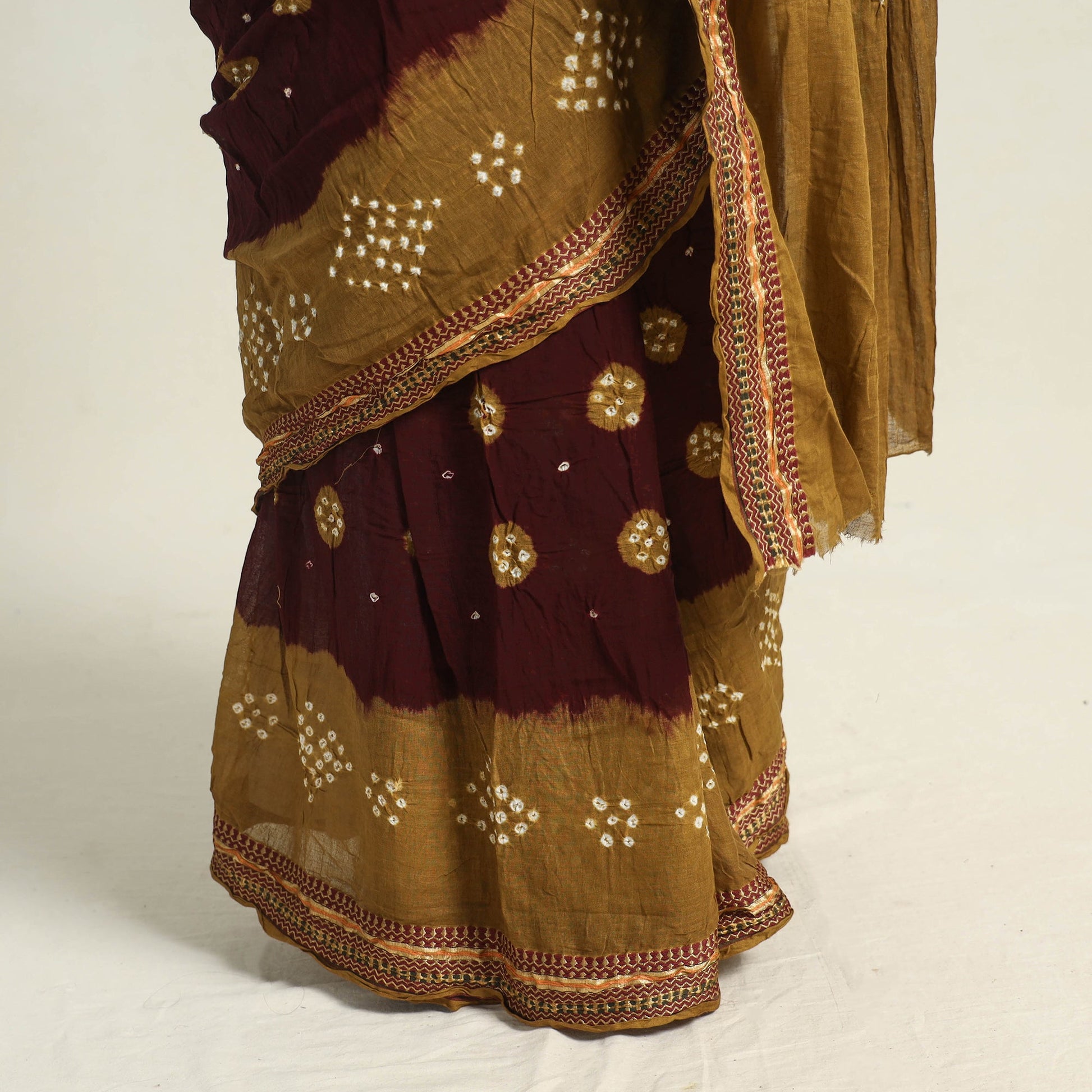 Brown - Kutch Tie-Dye Cotton Bandhani Saree with Blouse Piece 08