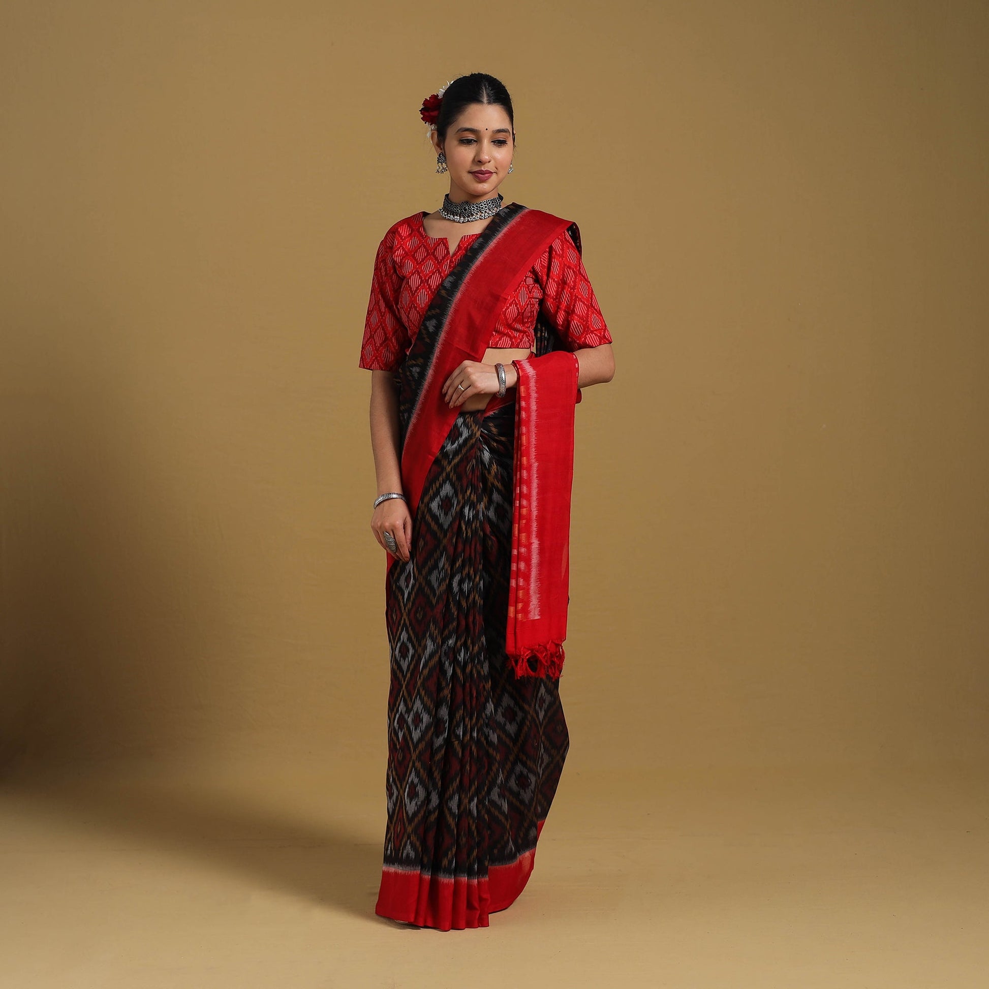Black - Telia Rumal Handloom Cotton Pochampally Double Ikat Saree 13