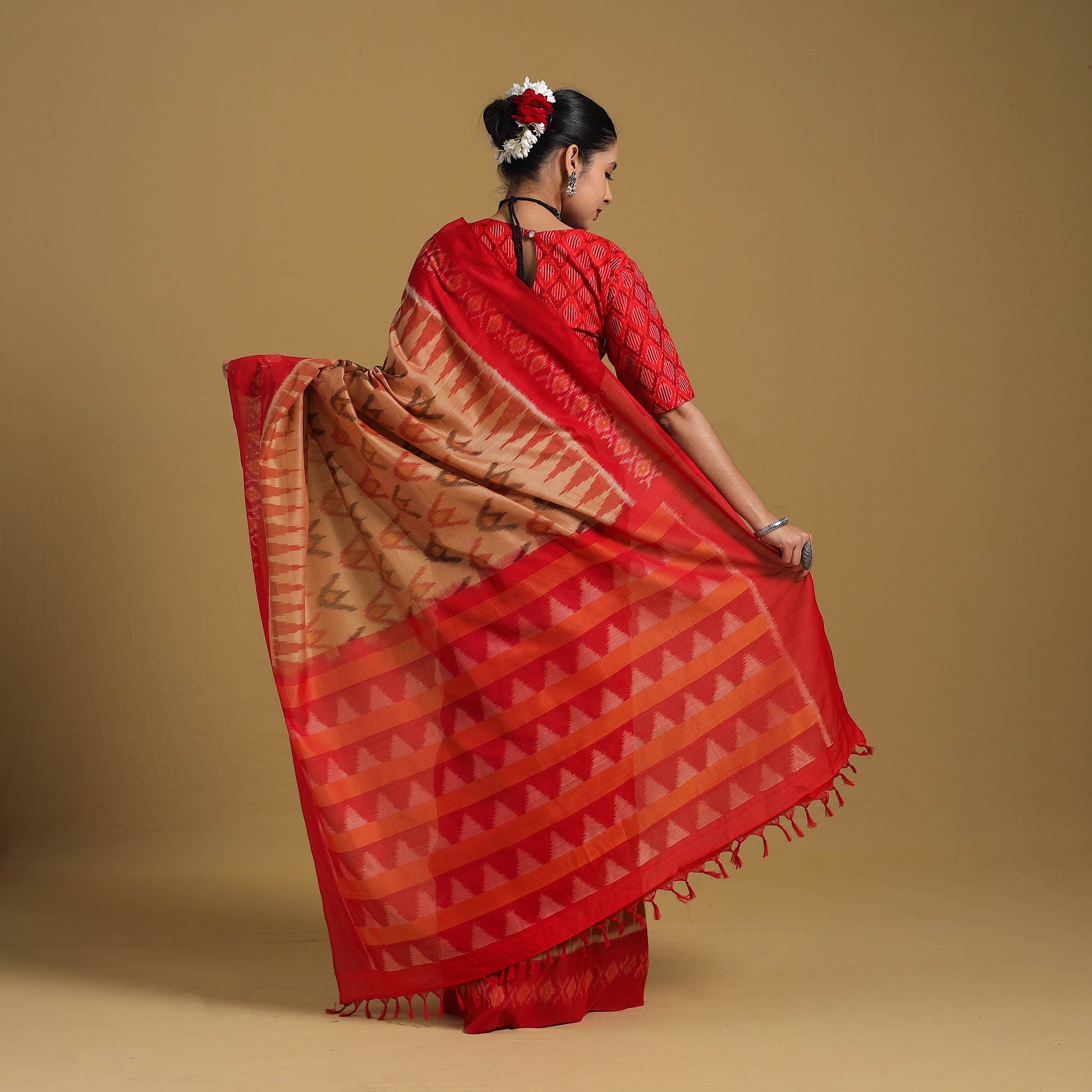 Beige - Telia Rumal Handloom Cotton Pochampally Double Ikat Saree 12