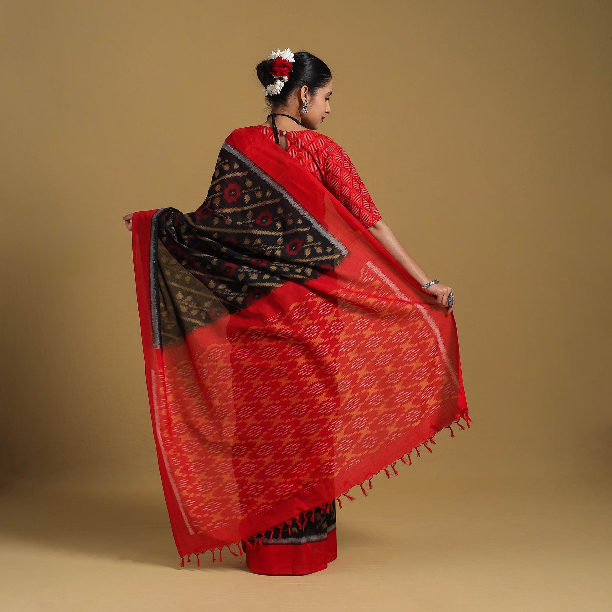 Black - Telia Rumal Handloom Cotton Pochampally Double Ikat Saree 11