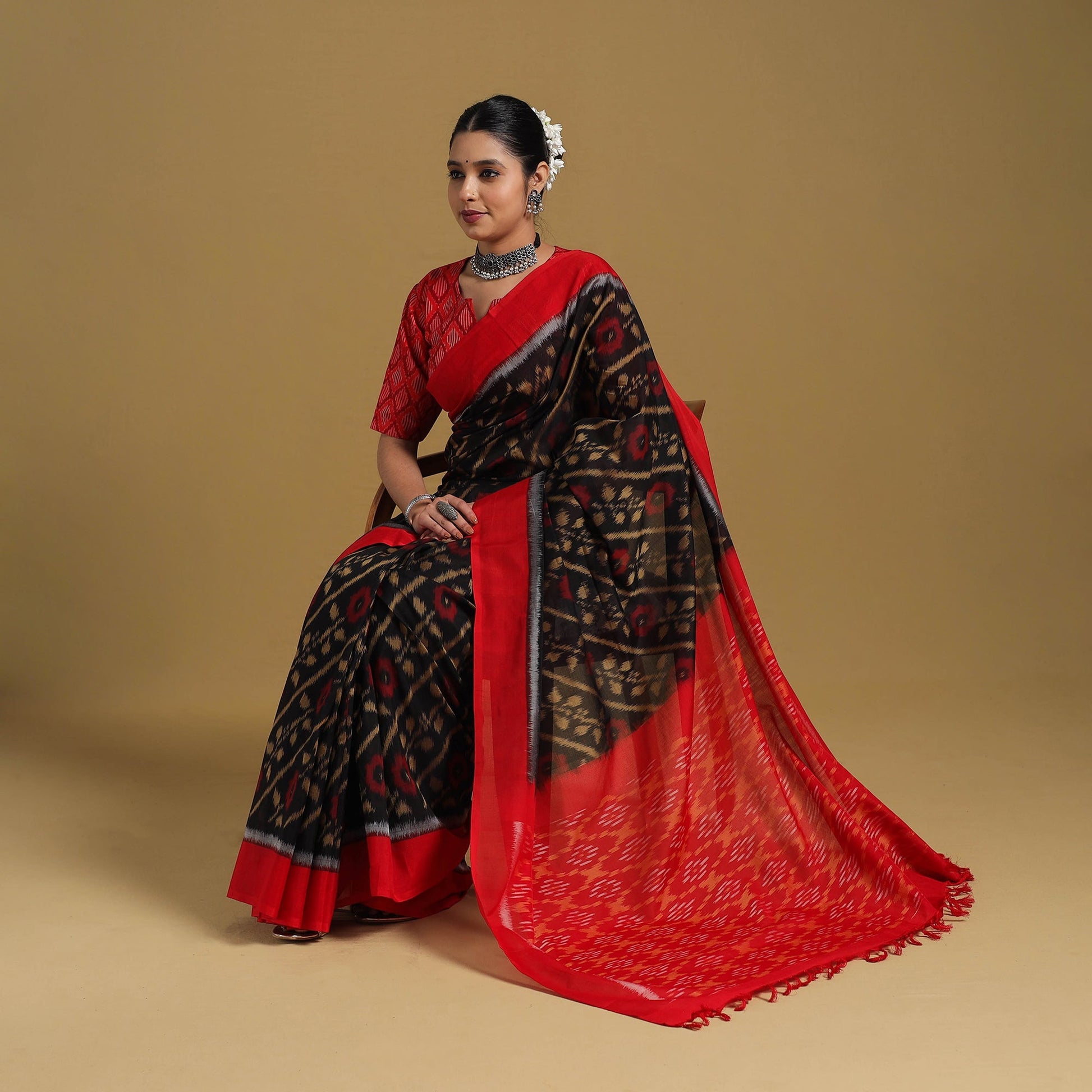 Black - Telia Rumal Handloom Cotton Pochampally Double Ikat Saree 11