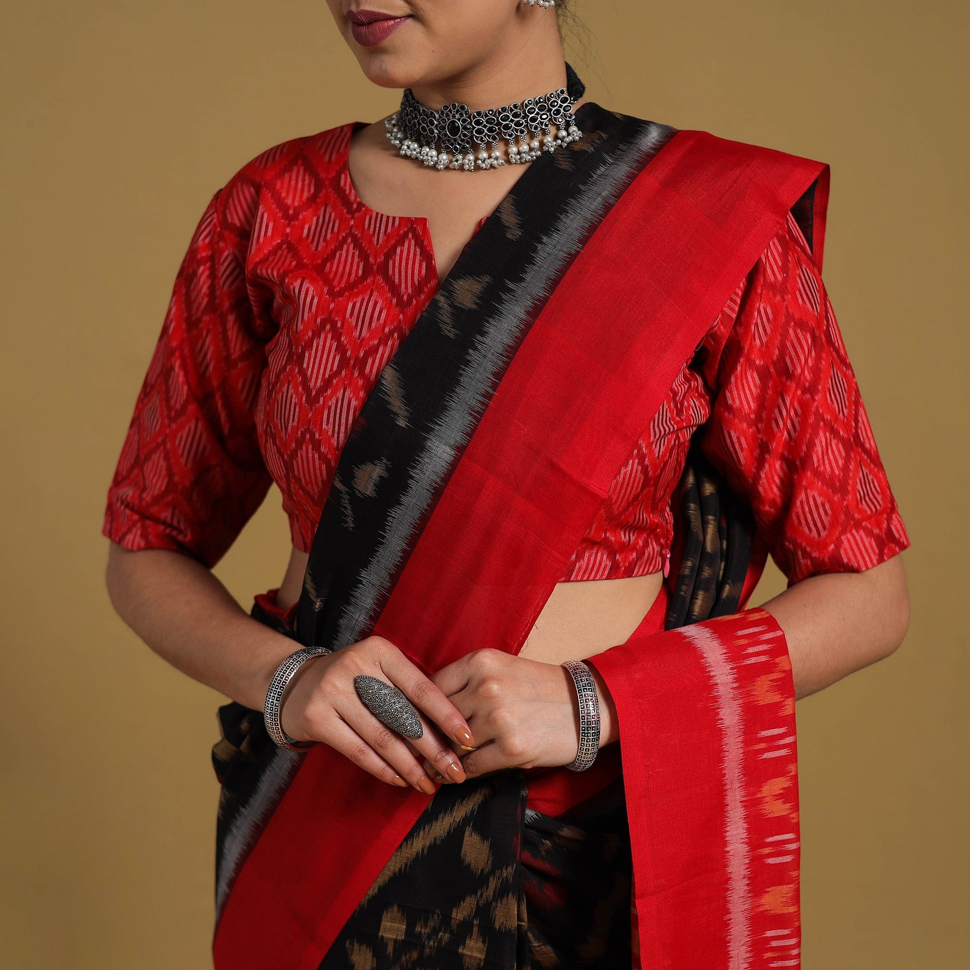 Black - Telia Rumal Handloom Cotton Pochampally Double Ikat Saree 11