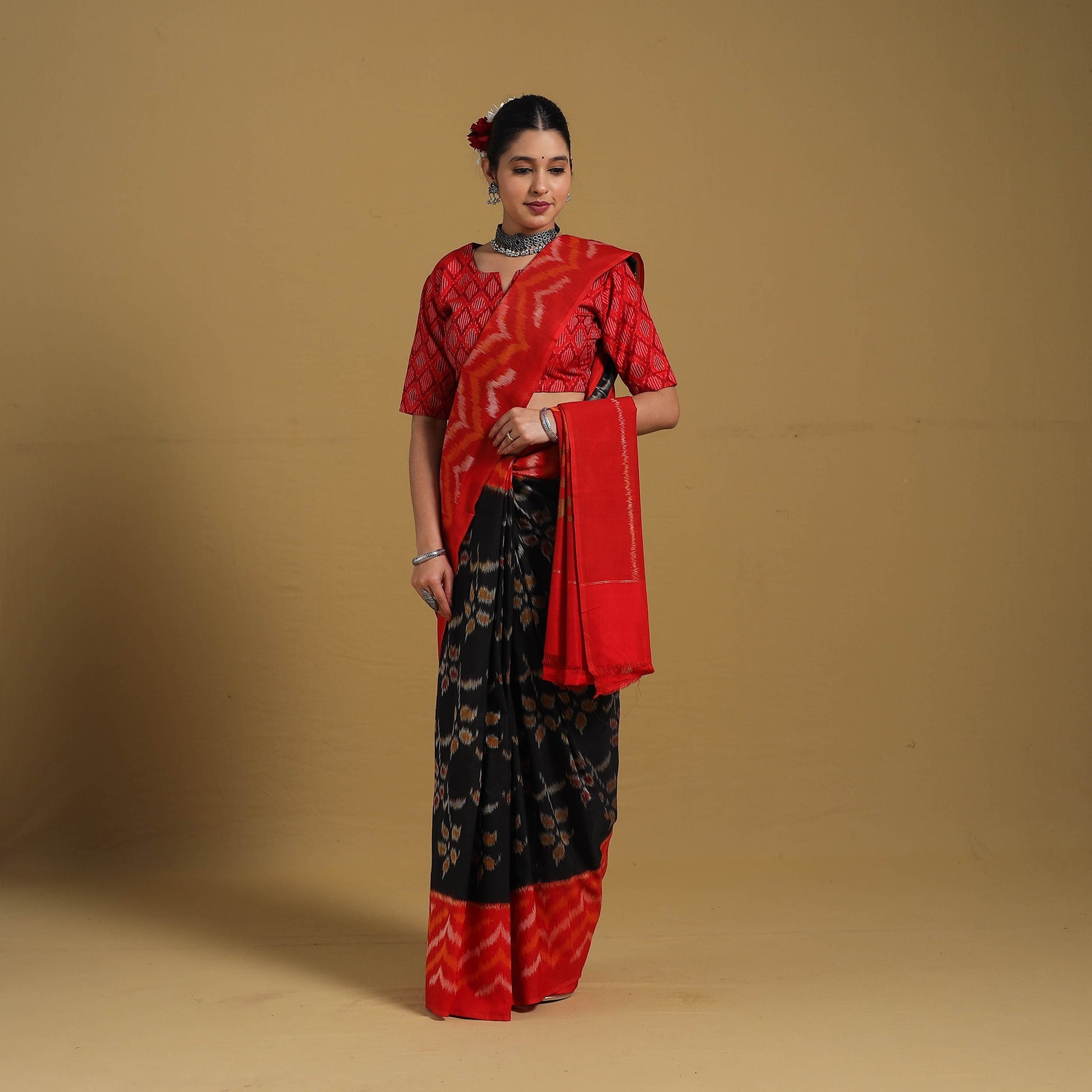 Black - Telia Rumal Handloom Cotton Pochampally Double Ikat Saree 17