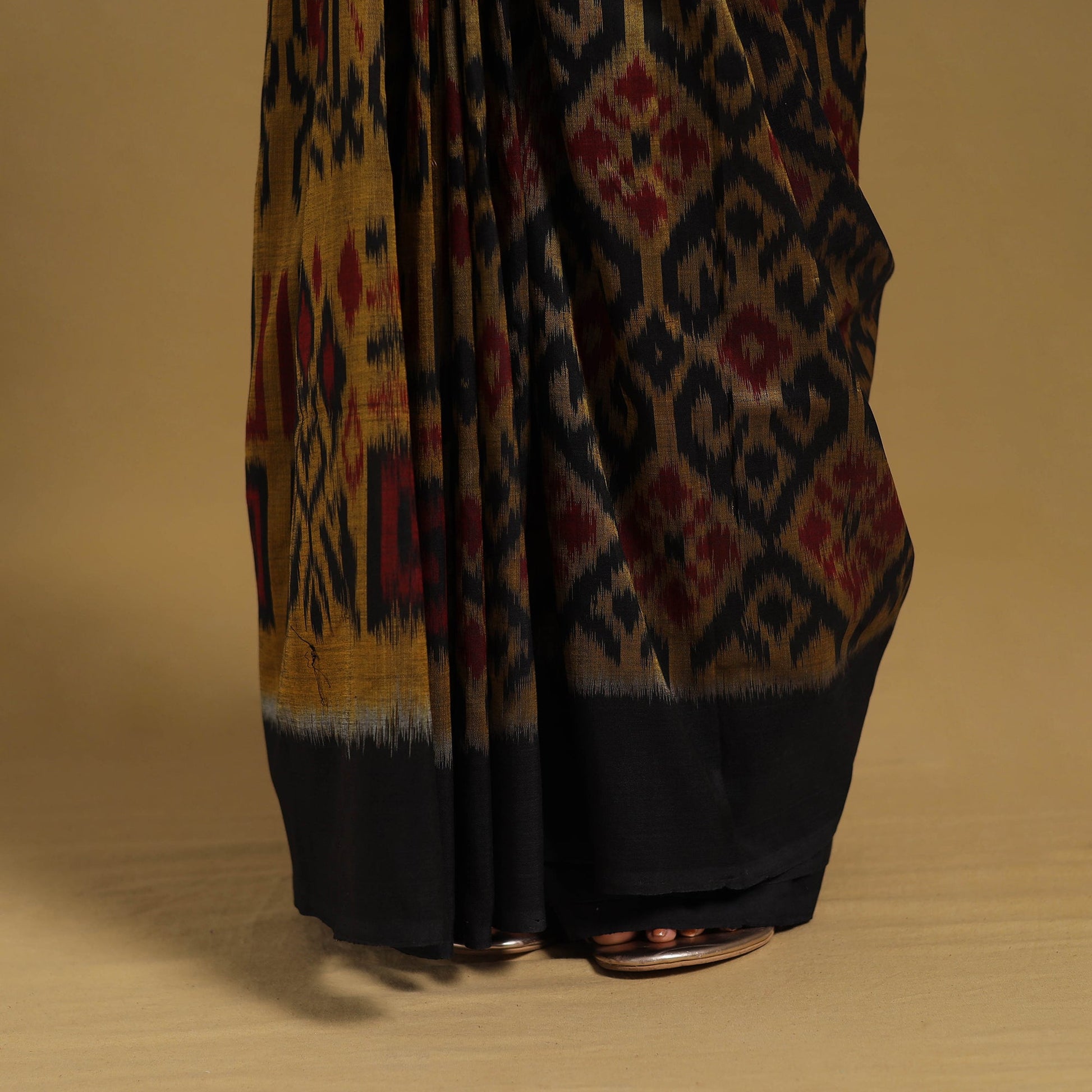 Black - Telia Rumal Handloom Cotton Pochampally Double Ikat Saree 01