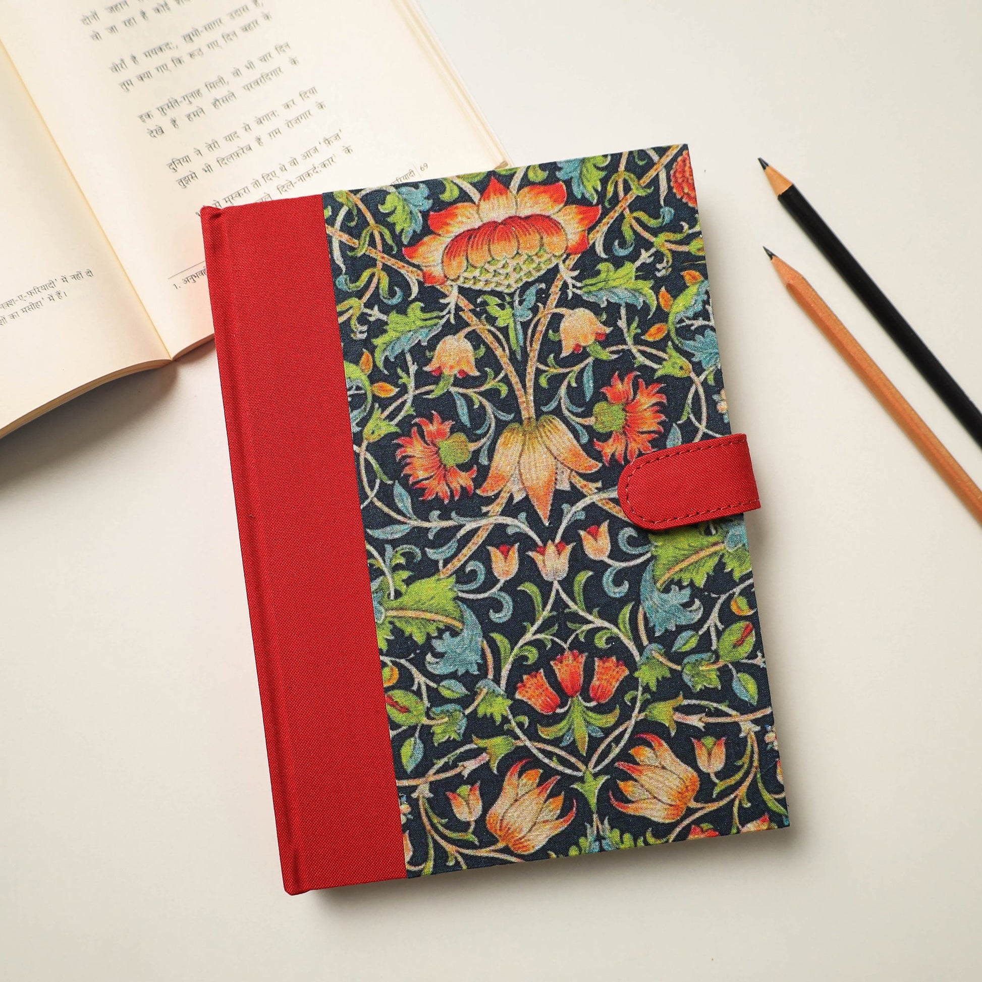 Black - Floral Printed Handmade Magnetic Closure Notebook (8 x 6 in)