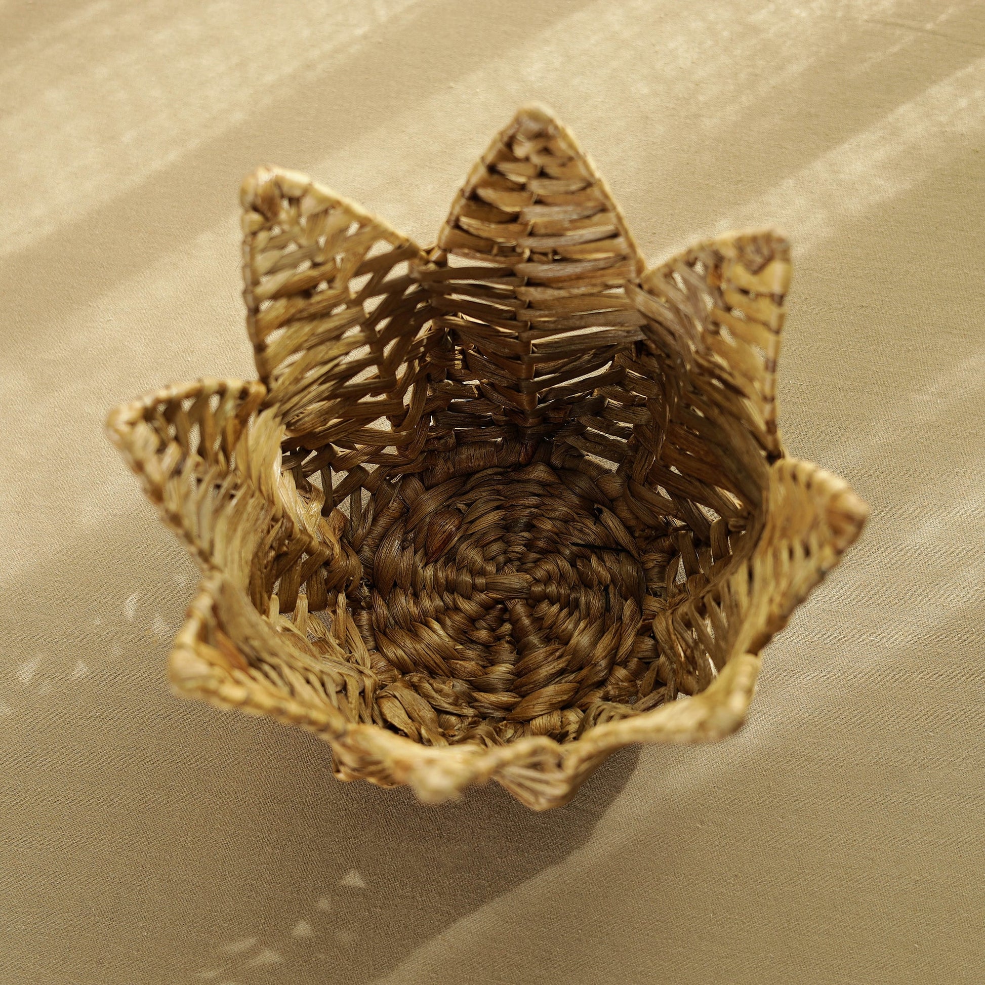 Brown - lotus Shape Handmade Water Hyacinth Basket 01
